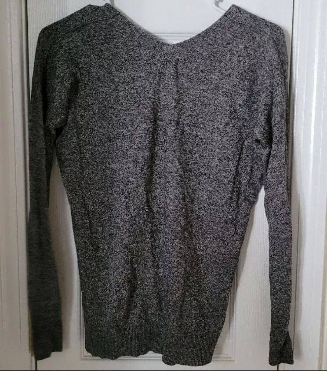 Express Express Women's Dark Gray Heather LS VNeck Sweater XS Size XS / US 0-2 / IT 36-38 - 2 Thumbnail