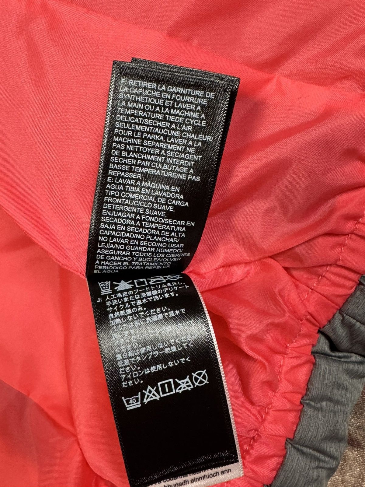 The North Face THE NORTH FACE 550 DOWN JACKET PUFFER WOMANS Y2K STREETWEAR Size XS / US 0-2 / IT 36-38 - 12 Thumbnail