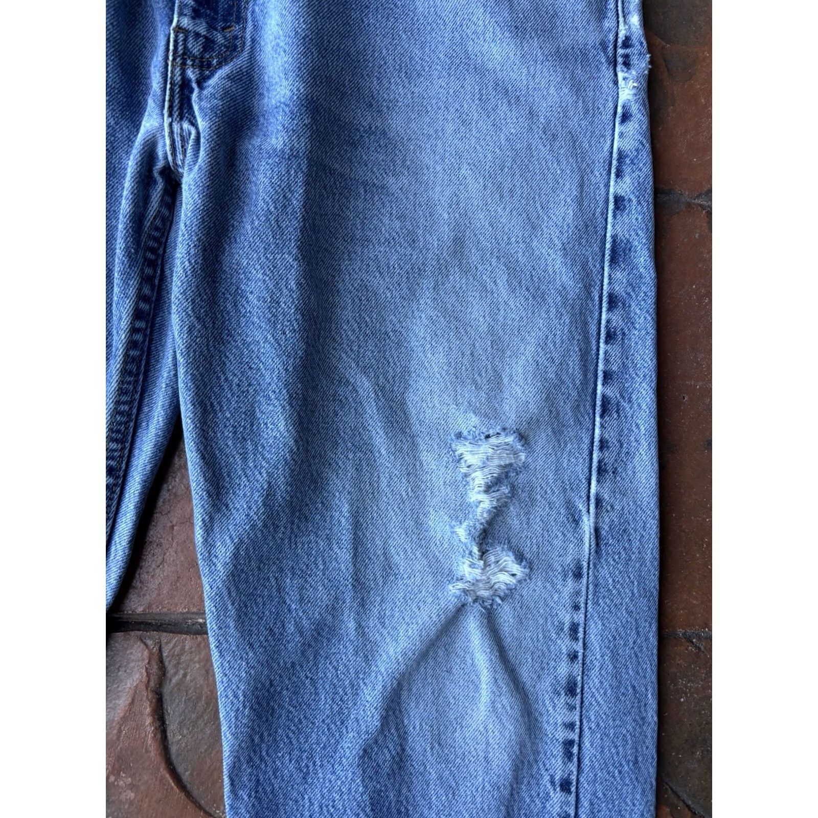 Levi's VINTAGE Levi’s 505 Jeans Men's 36x30 Light Wash Distressed Size US 36 / EU 52 - 6 Thumbnail