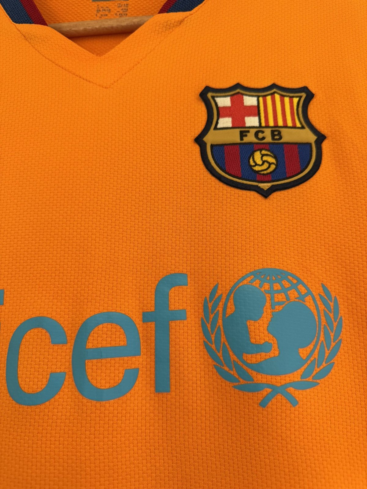 Nike Vintage Barcelona 2006-2007 Away Soccer Jersey Football Kit Size US S / EU 44-46 / 1 - 11 Thumbnail
