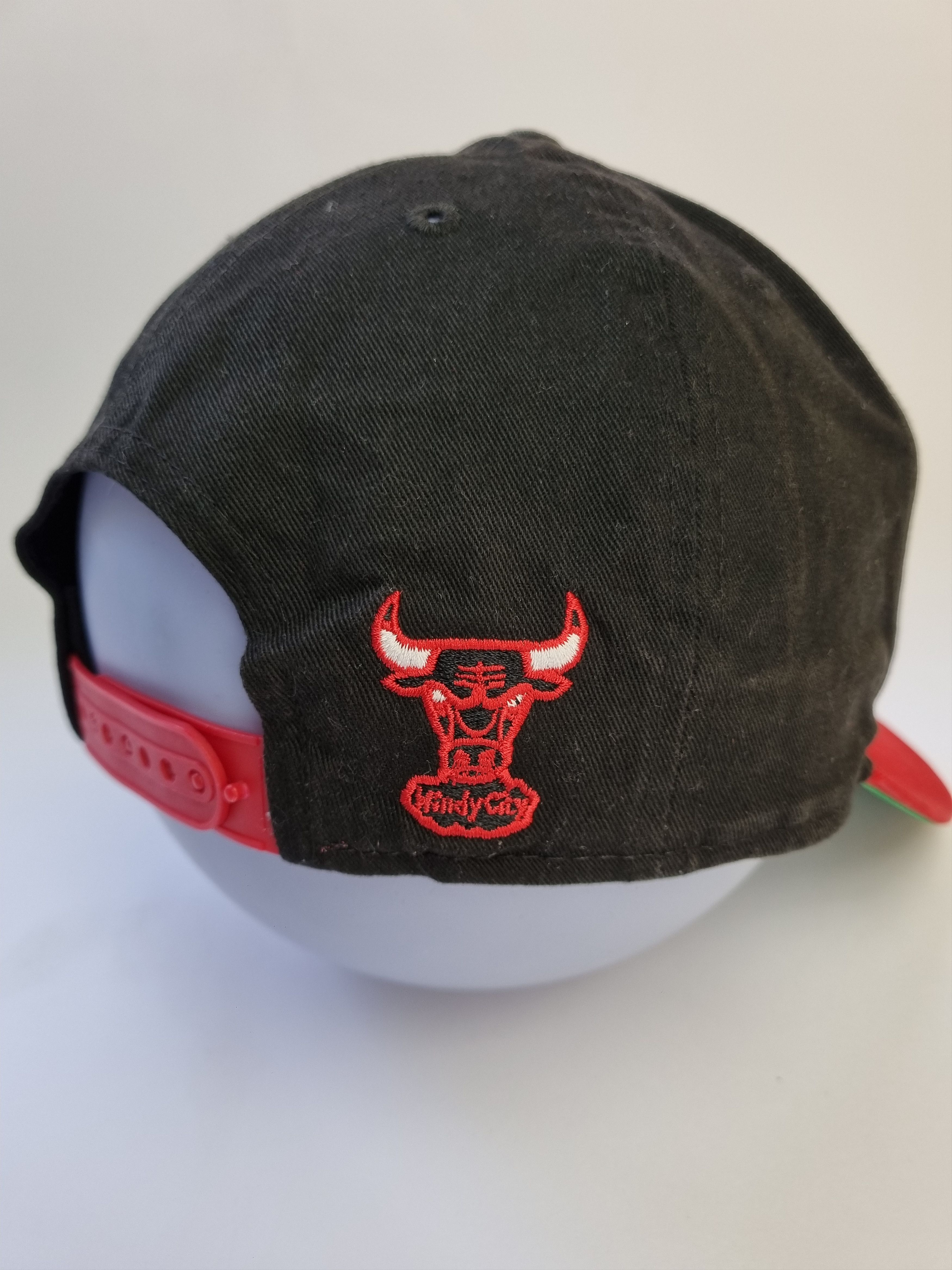 NBA × Vintage Spellout Big Logo Chicago Bulls Vintage Rare Cap Size ONE SIZE - 4 Thumbnail
