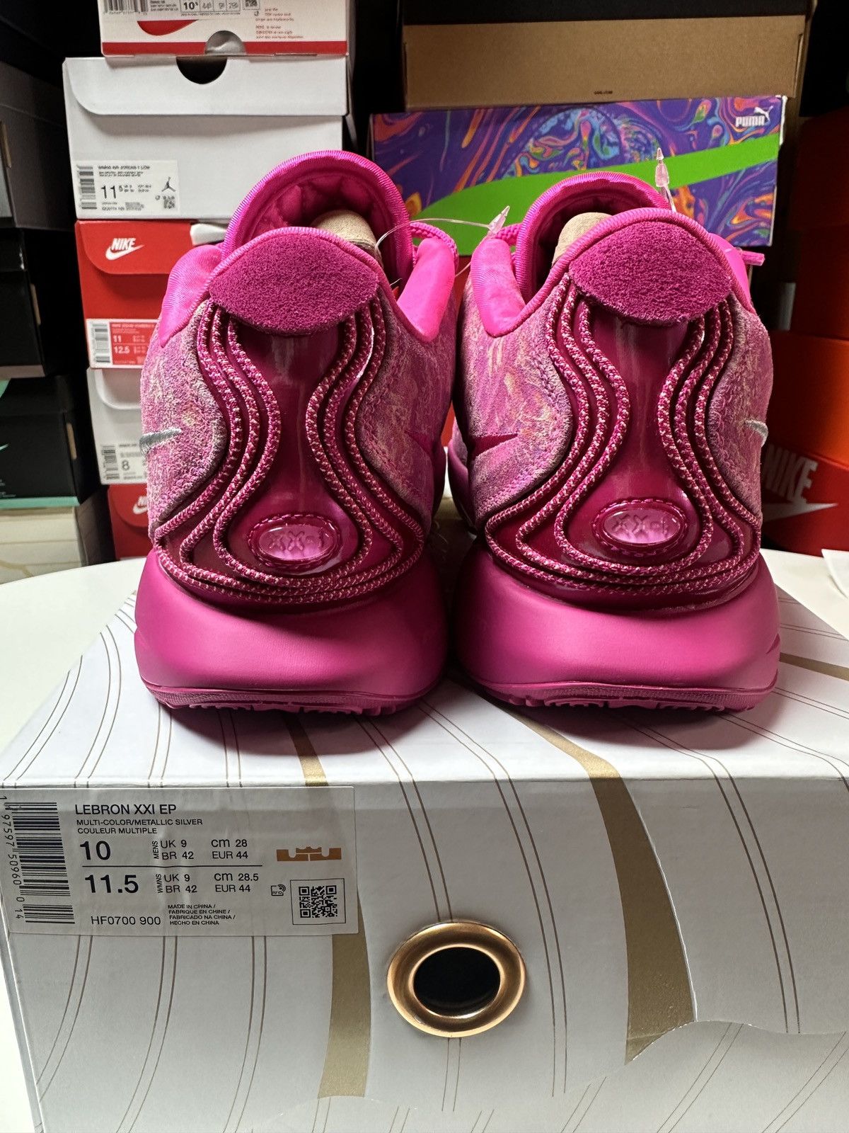 Nike New Lebron XXI The World Is Your Oyster Pin Size 10 US Men Size US 10 / EU 43 - 5 Thumbnail