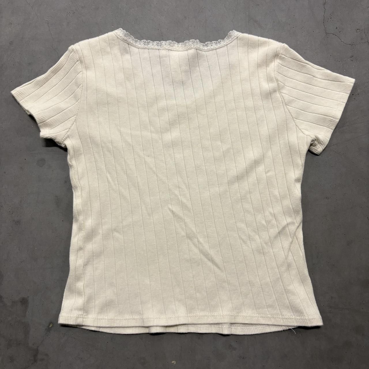 Vintage Crazy Vintage Y2K/2000s White Striped V Neck Cute Shirt! Size M / US 6-8 / IT 42-44 - 2 Thumbnail