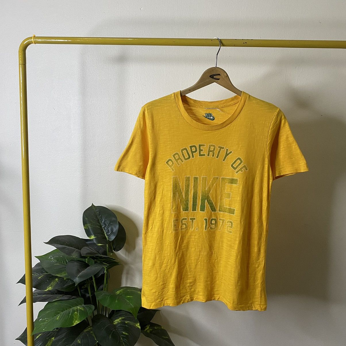 Nike Vintage 2000s Property Of Nike Loopwheel Cotton Tee Size US S / EU 44-46 / 1 - 1 Thumbnail