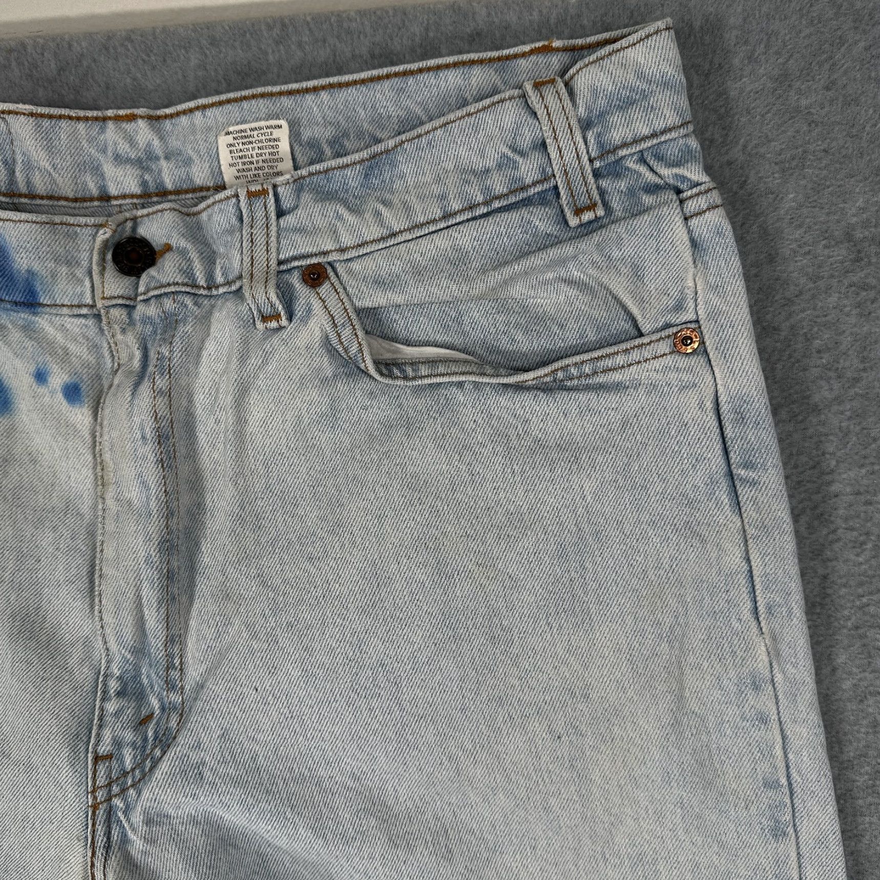 Levi's VINTAGE Levis 550 Jeans Mens 38x32 Light Wash Blue Relaxed Distressed Stained Grunge 90s Size US 38 / EU 54 - 2 Thumbnail