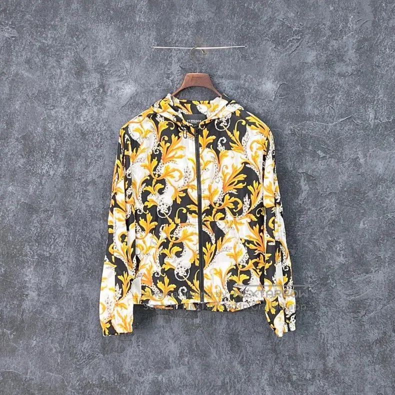 Versace VERSACE Floral Print Hooded Jacket. Size US M / EU 48-50 / 2 - 1 Thumbnail