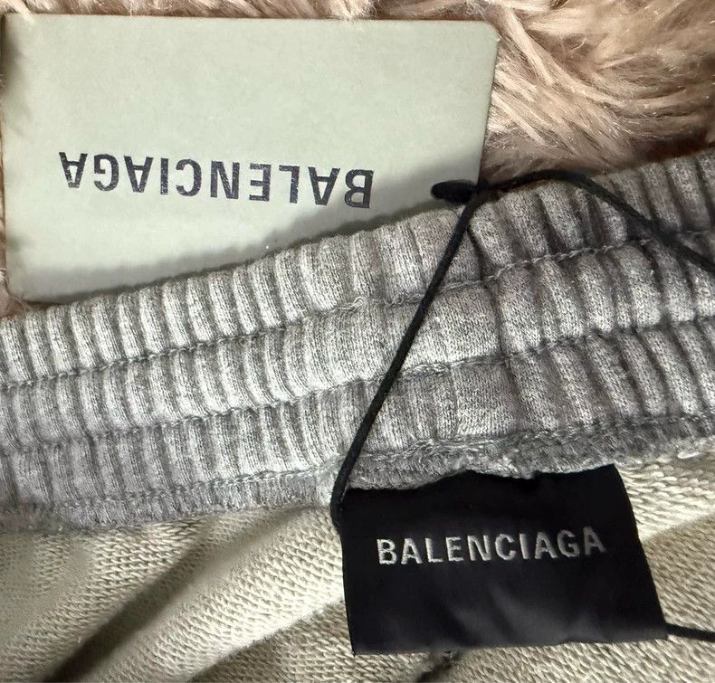 Balenciaga Balenciaga size M Gray logo graffiti Manchester United bag Size US 27 - 3 Thumbnail
