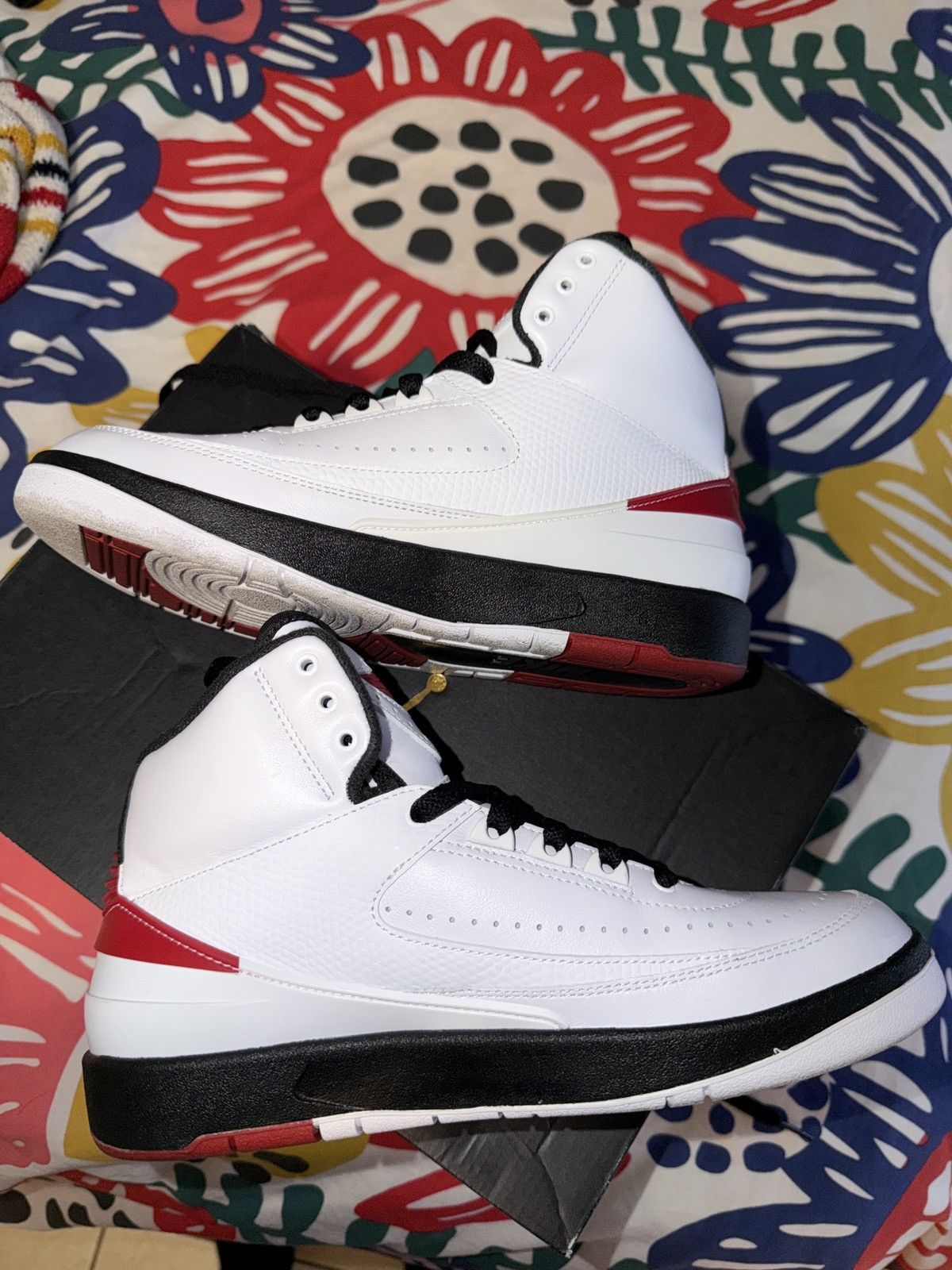 Jordan Brand Air Jordan 2 Retro ‘Chicago’ Size US 7 / EU 40 - 3 Thumbnail