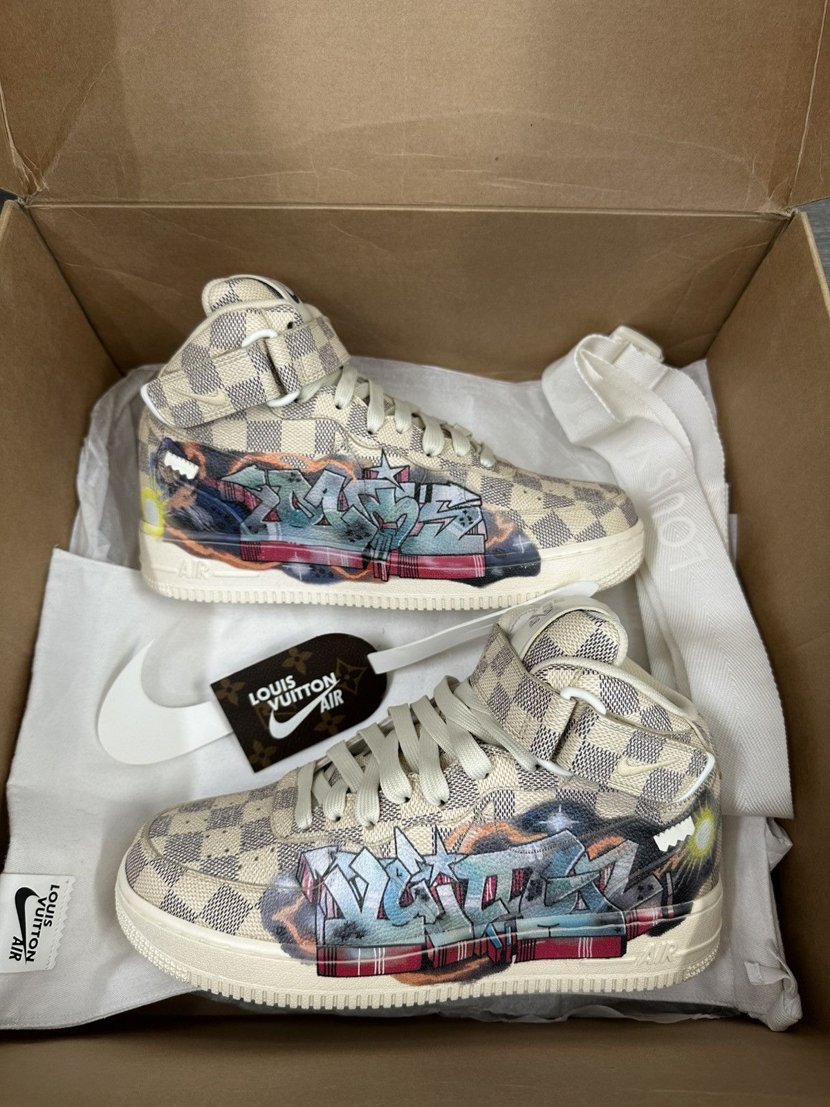Louis Vuitton Louis Vuitton AF1 Mid Graffiti DS Size 7.5 Size US 7.5 / EU 40-41 - 3 Thumbnail