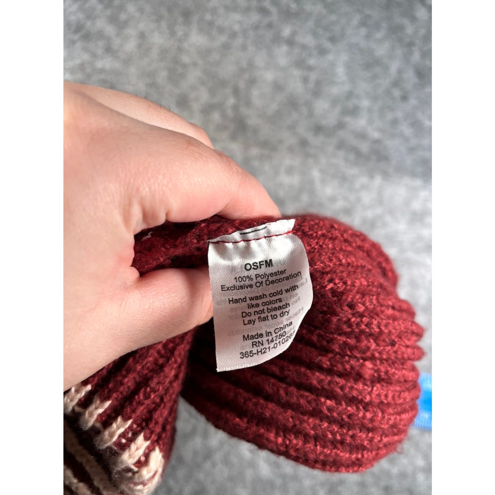 Vintage Berkshire Handkerchief Co Beanie Adult One Size Red Knit 100% Polyester Pom Hat/Cap Unisex Adults Winter Blackout? Size ONE SIZE - 7 Thumbnail