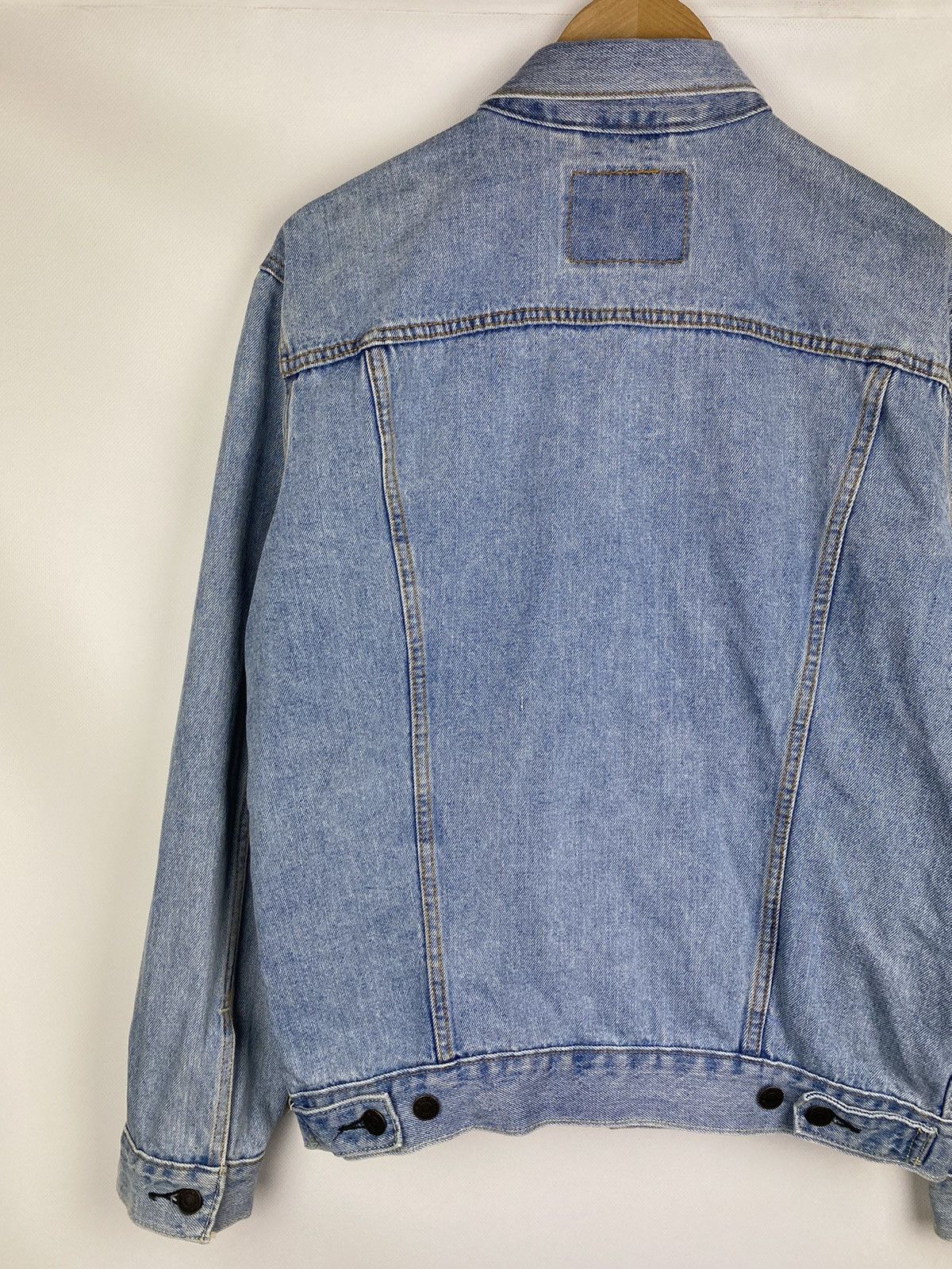 Levi's Levi’s men’s denim trucker jacket size L light blue Size US L / EU 52-54 / 3 - 14 Thumbnail