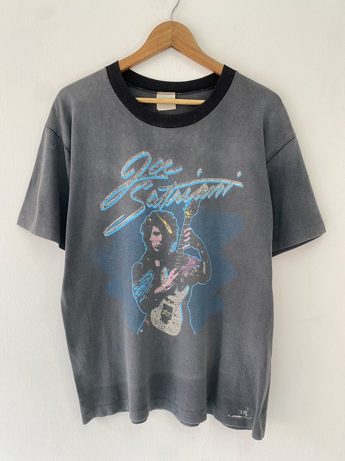 Band Tees 80’s Joe Satriani Across America Tour. Size US L / EU 52-54 / 3 - 1 Thumbnail