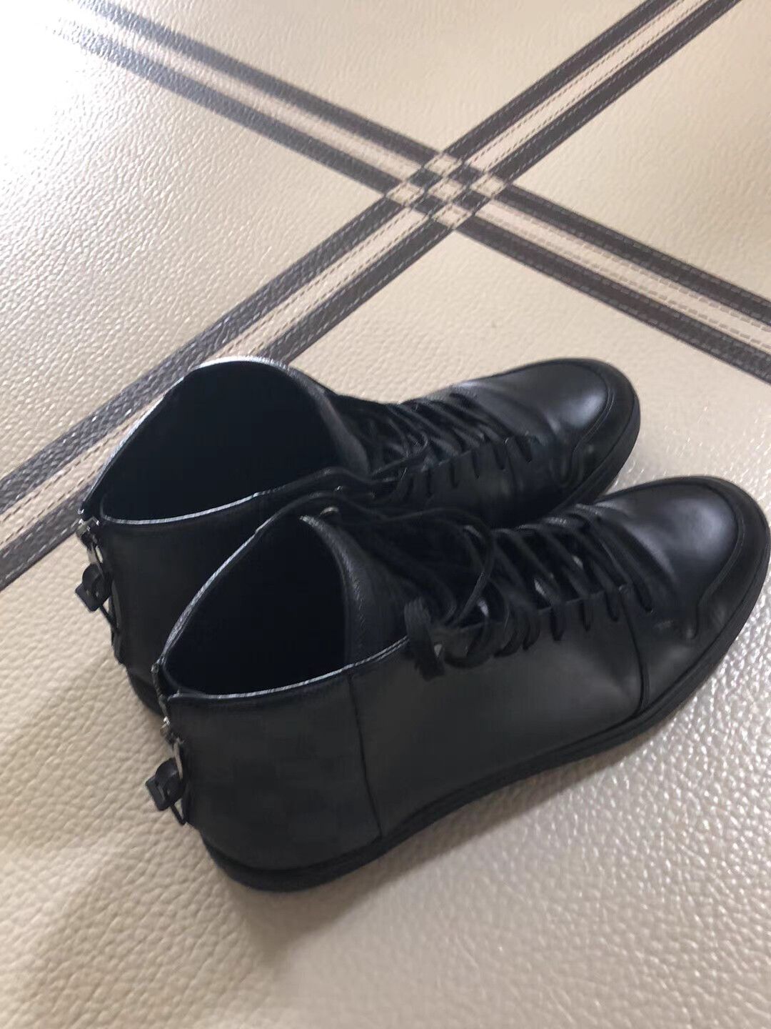 Louis Vuitton LV Men's Shoes K17 Size US 8.5 / EU 41-42 - 2 Thumbnail