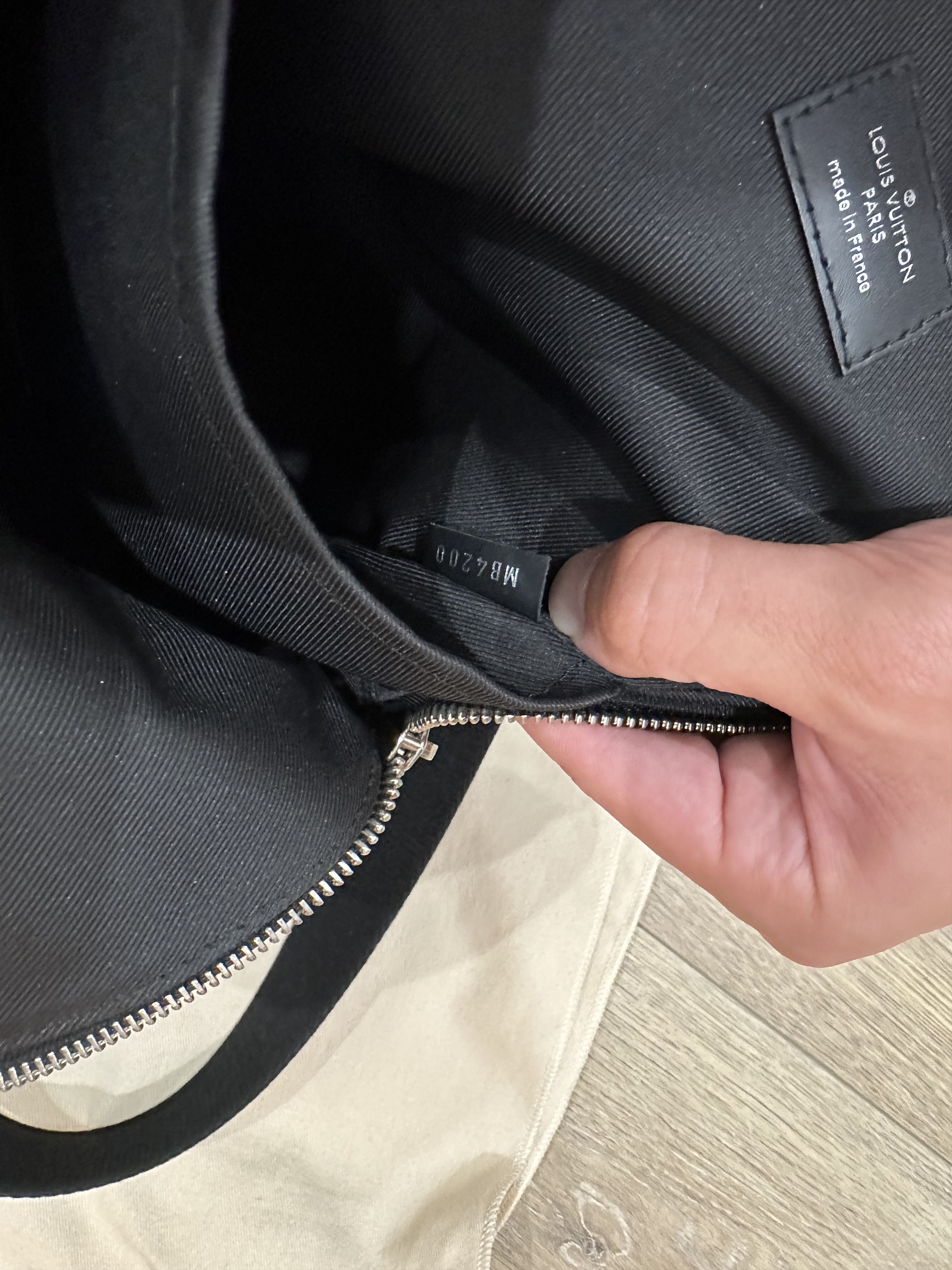 Louis Vuitton Louis Vuitton Avenue Sling Bag Size ONE SIZE - 7 Thumbnail