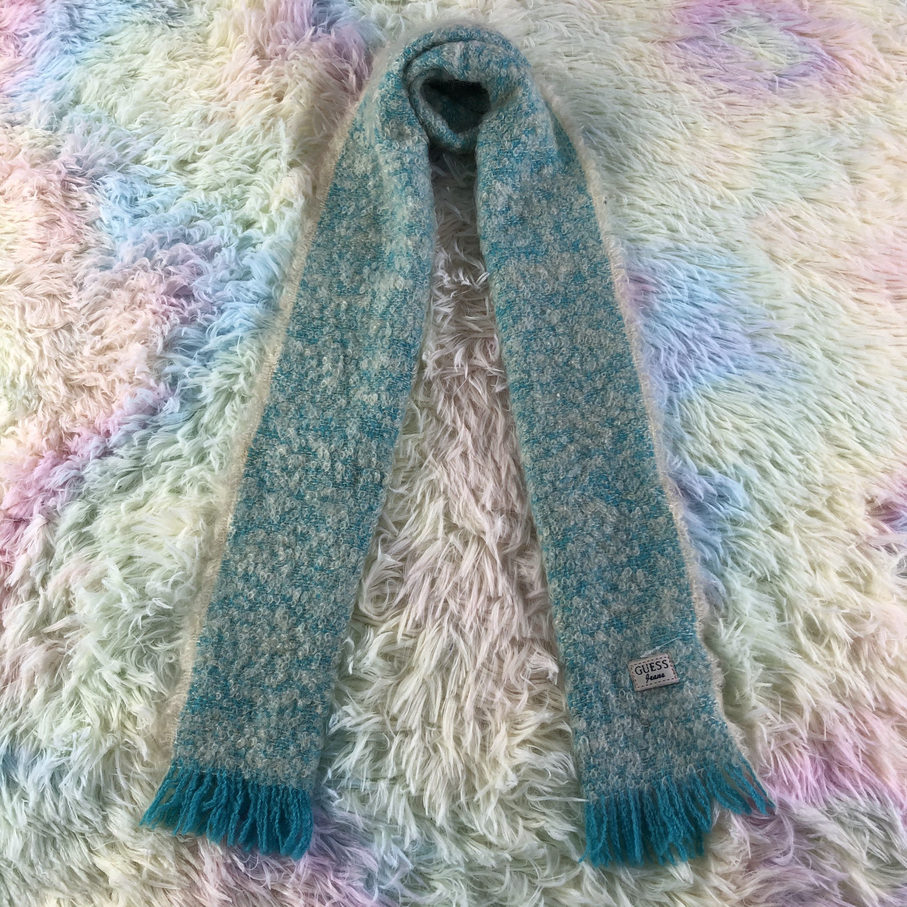 Guess Scarf / Muffler / Neckwear - KM281