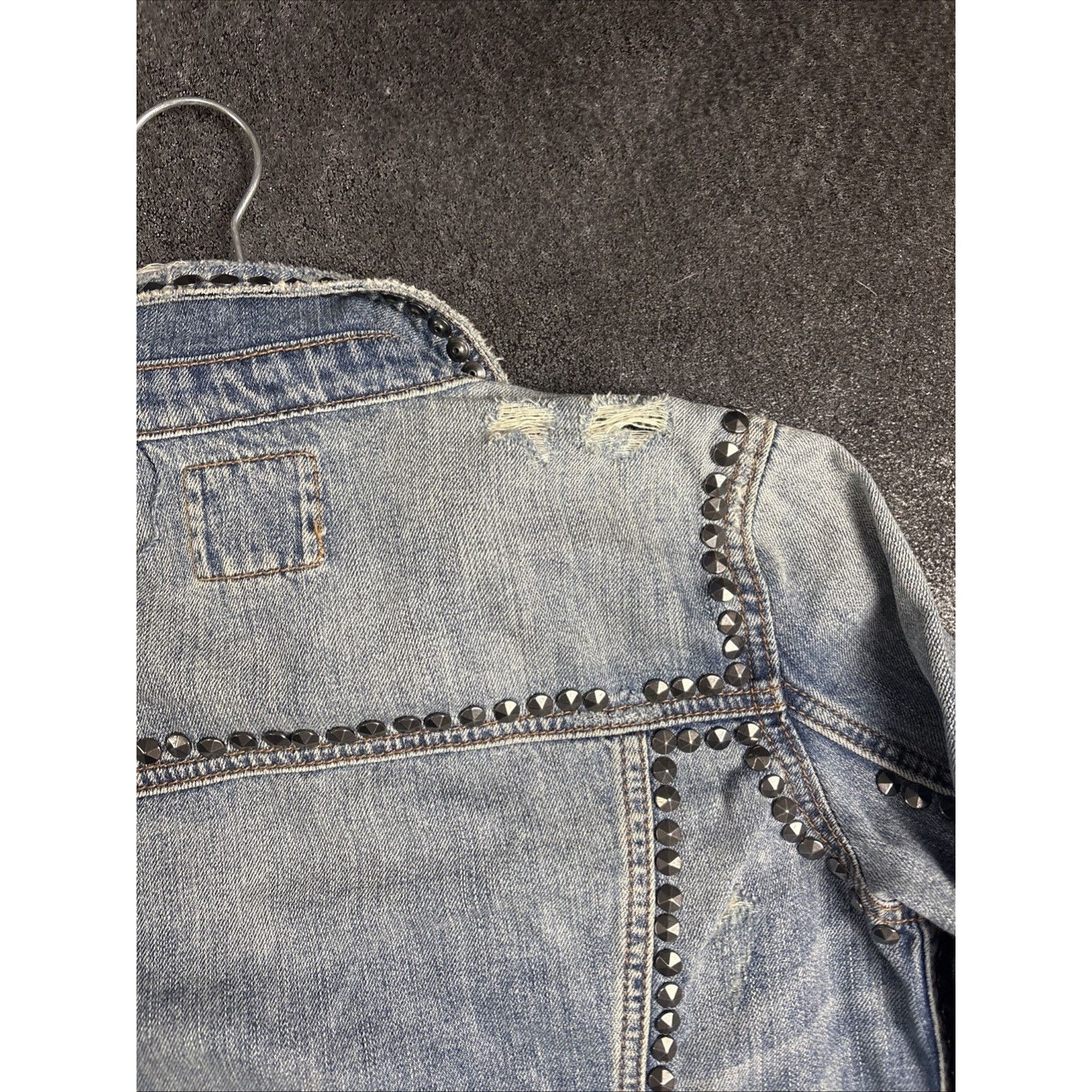 American Eagle Outfitters American eagle Studded jean jacket Size XS Distressed Denim Size S / US 4 / IT 40 - 13 Thumbnail