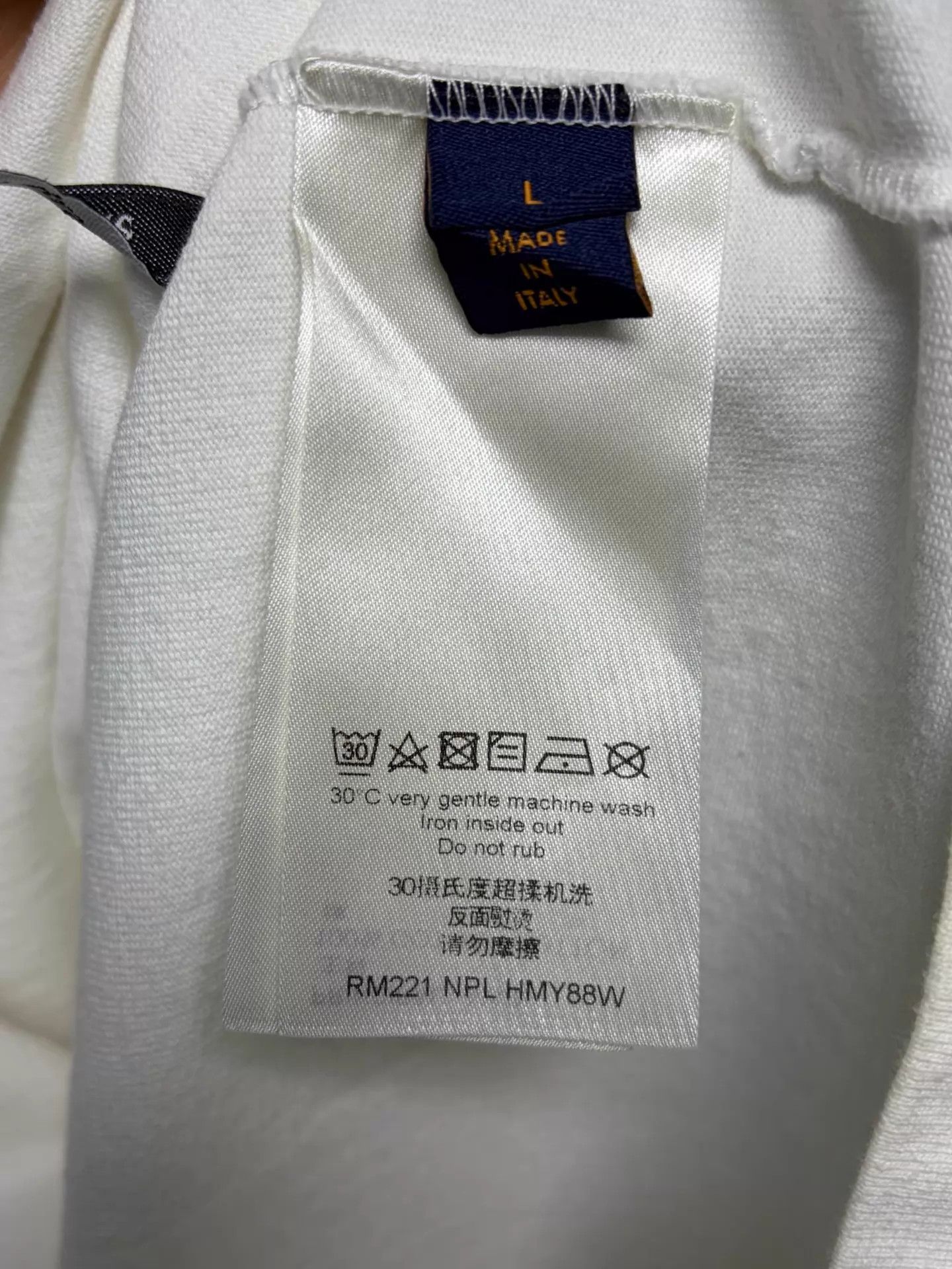 Louis Vuitton LV white short sleeve tee L like new Size US L / EU 52-54 / 3 - 4 Thumbnail