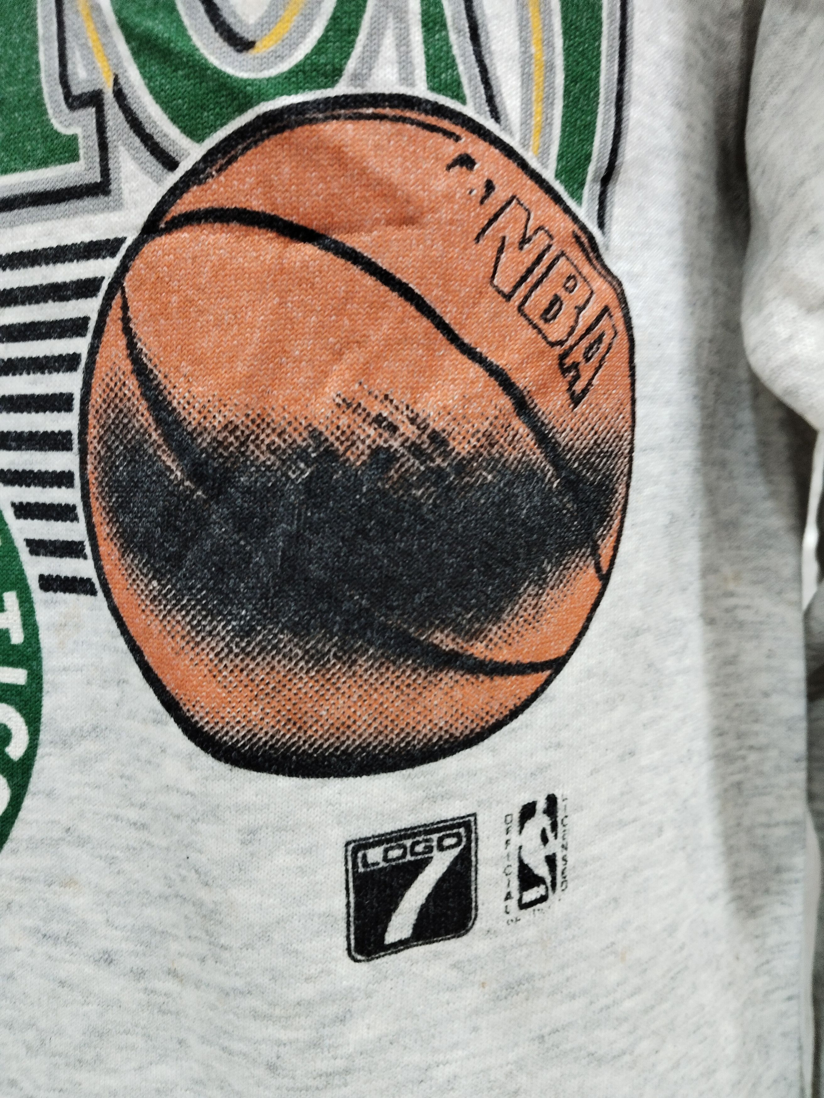 NBA × Vintage Vtg 90s Boston Celtics NBA Basketball Distressed Sweatshirt Size US M / EU 48-50 / 2 - 3 Thumbnail