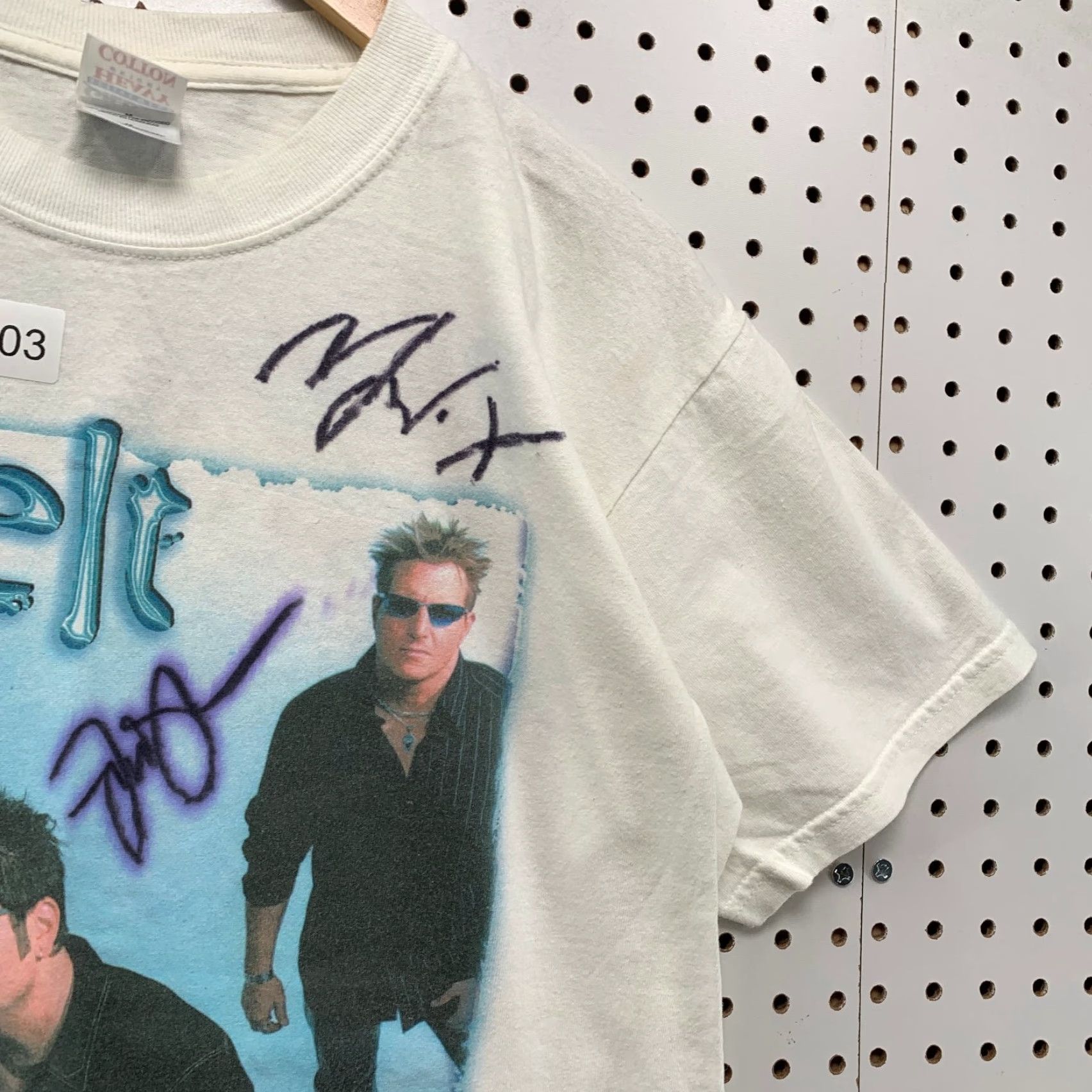 Gildan VINTAGE Rascal Flatts Melt Shirt Mens M Autograph 90s White Country Pop Shirt Mens M White Rascal Flatts 90s Band Music Vintage Size US M / EU 48-50 / 2 - 5 Thumbnail