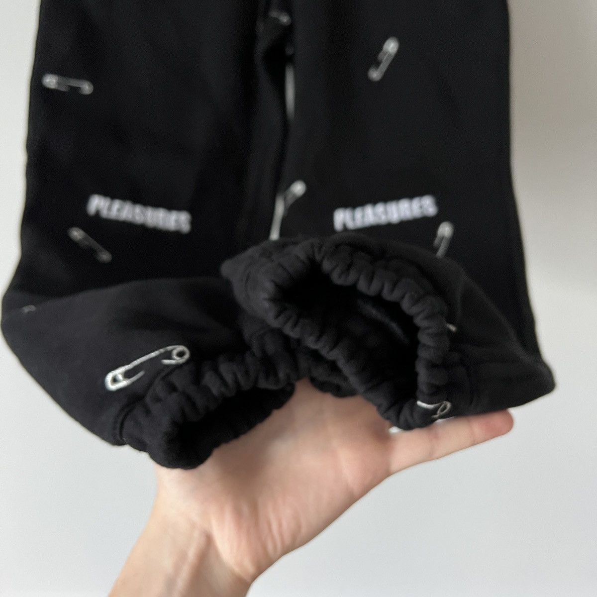 Designer × Pleasures Pleasures Sweatpants Size US 31 - 5 Thumbnail