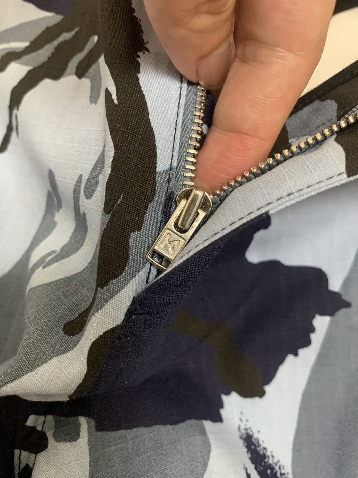 Kenzo KENZO TROPIC CAMO PRINTED CARGO SHORT Size US 32 / EU 48 - 7 Thumbnail