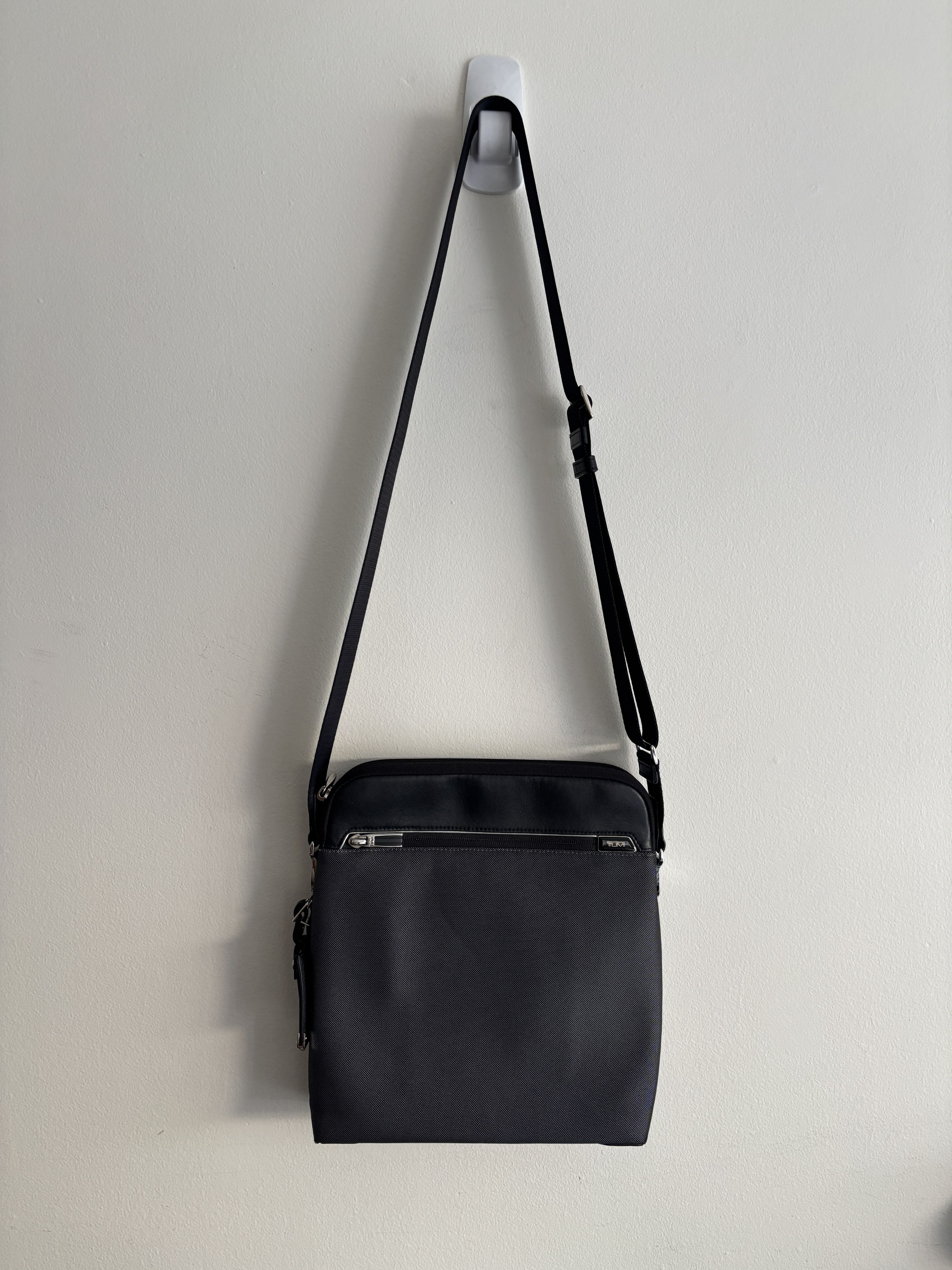 Tumi $400 Arrivé Lucas Nylon/ Leather Crossbody Messenger/ Sling Size ONE SIZE - 2 Thumbnail