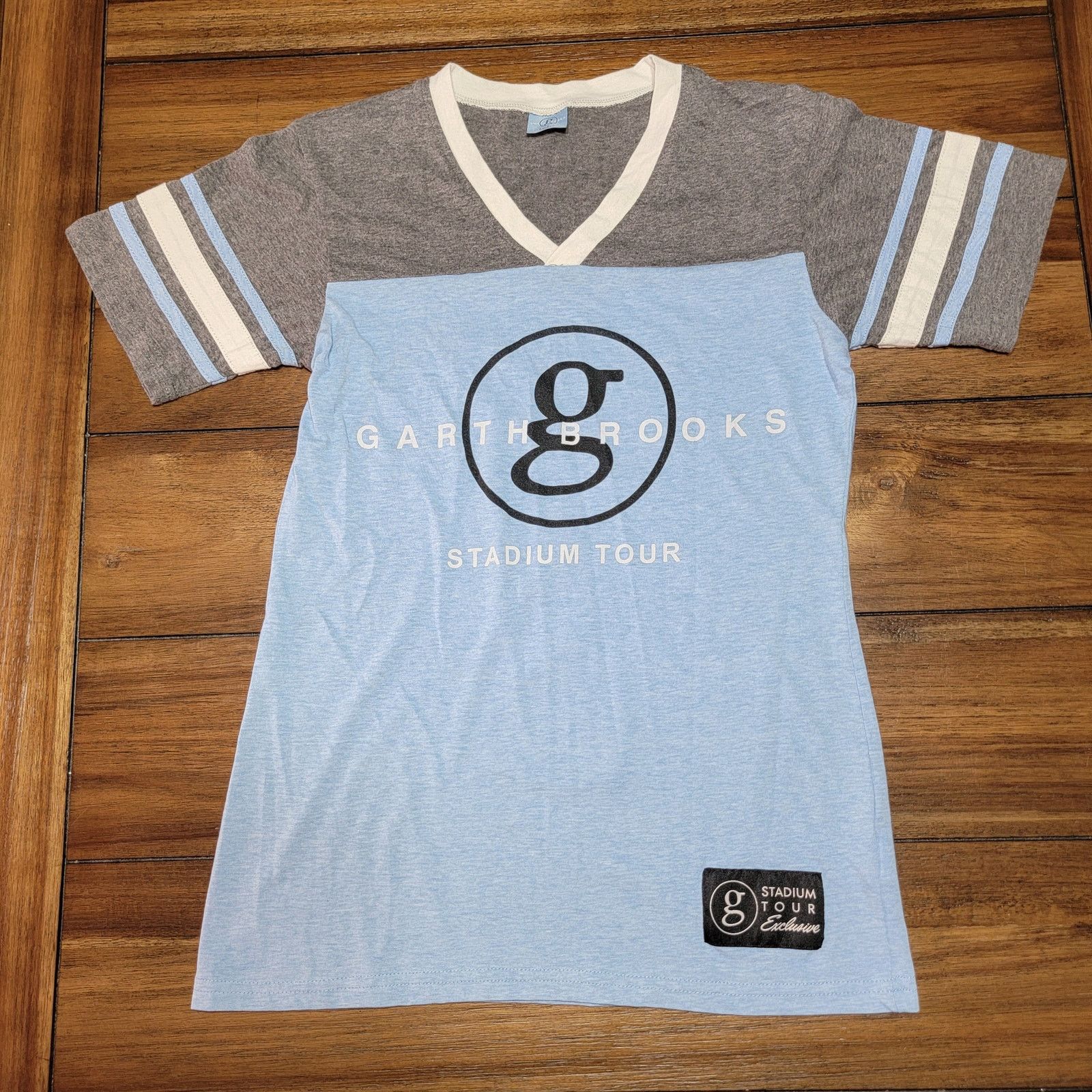 Other Garth Brooks V-Neck Baseball Style Tee "Stadium Tour - Small Size S / US 4 / IT 40 - 1 Thumbnail