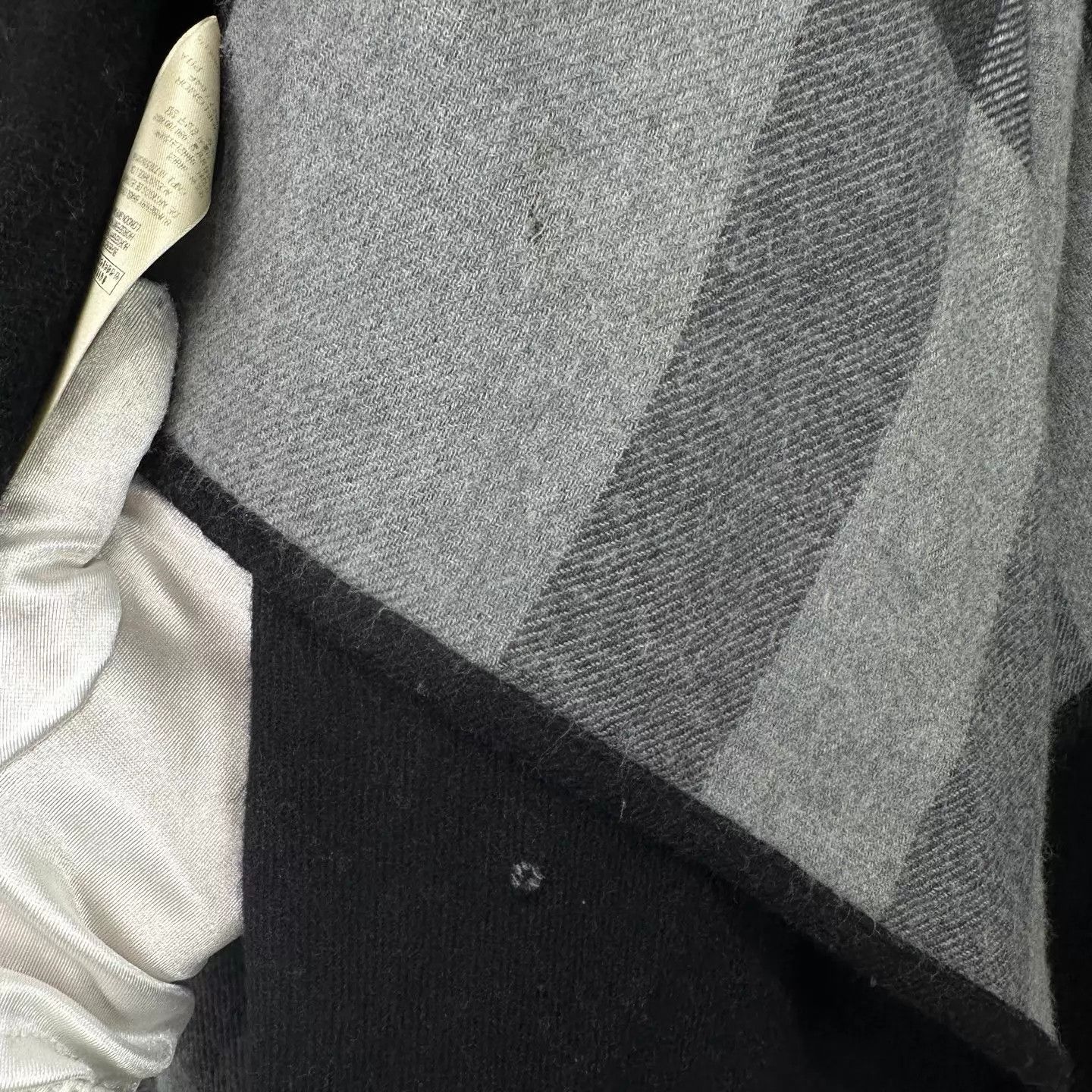 Burberry Burberry Wool Check Cape Shawl 140x140cm Flaws 2023 Size ONE SIZE - 4 Thumbnail