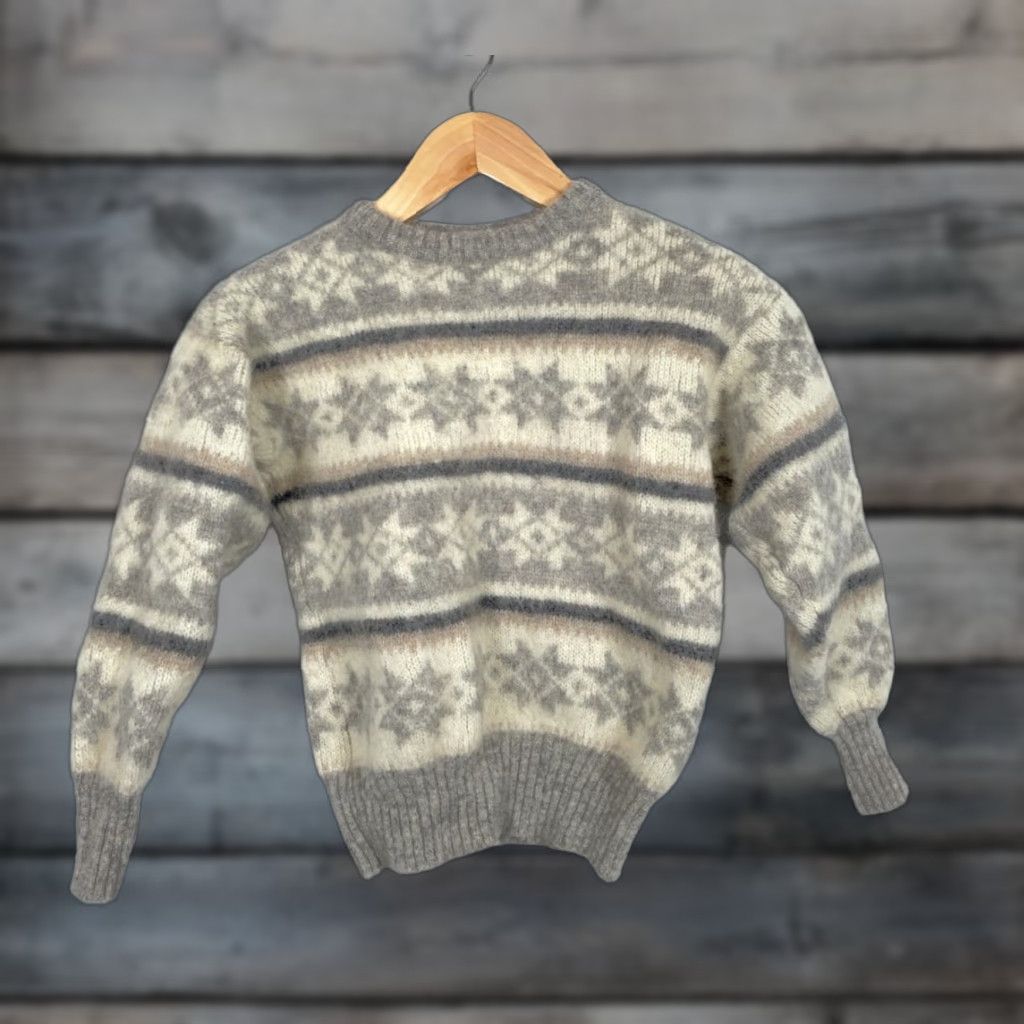 Vintage VINTAGE Hilda Sweater Women's Small Ivory Gray Snowflake Icelandic 60s Fair Isle Knit's Pullover Crew Neck Wool Jumper Size S / US 4 / IT 40 - 1 Thumbnail