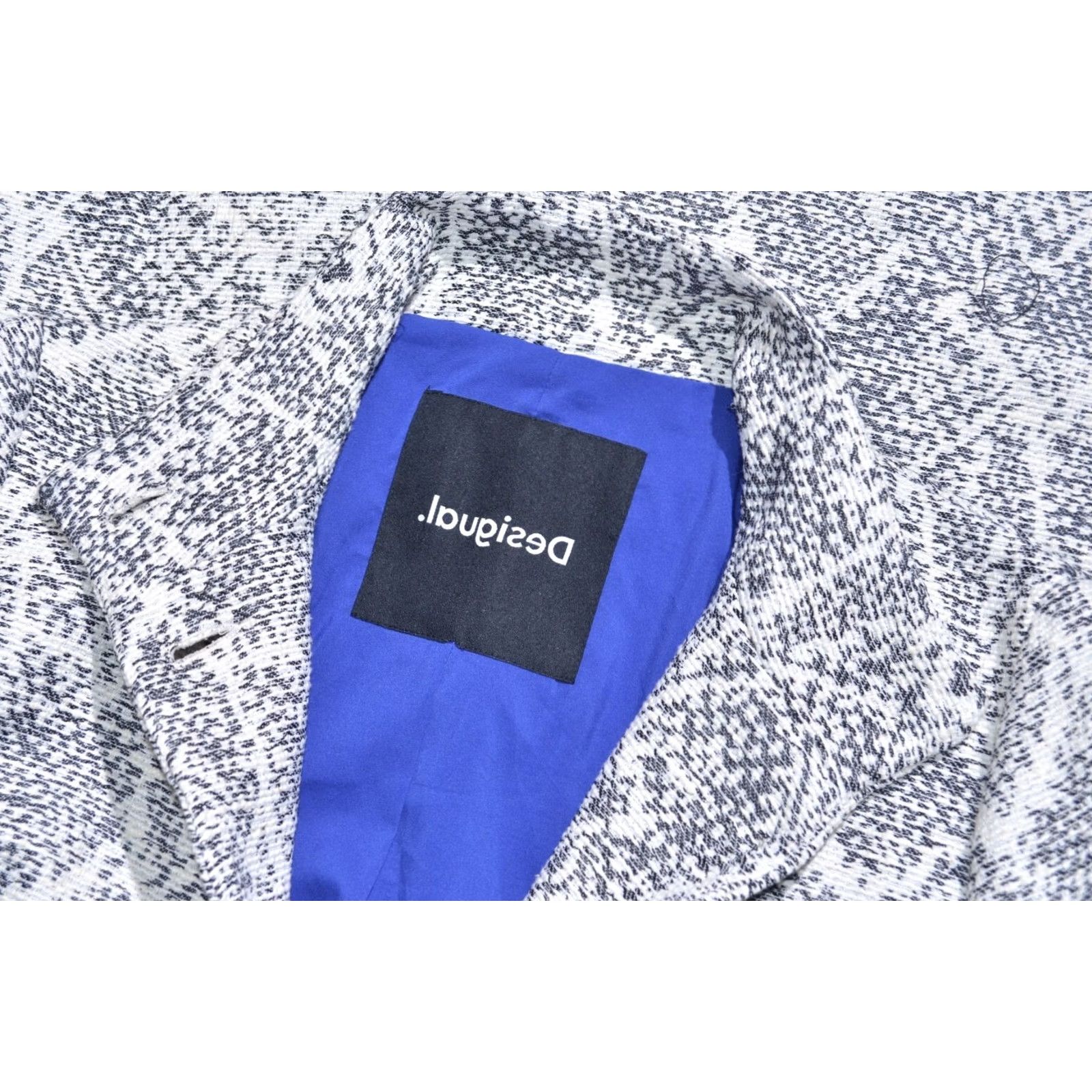 Desigual Desigual Women's Mid Lenght Coat White/Black Lined Size 44 Coat Womens Regular Long Sleeve Button Pockets but no Pockets Size M / US 6-8 / IT 42-44 - 7 Thumbnail