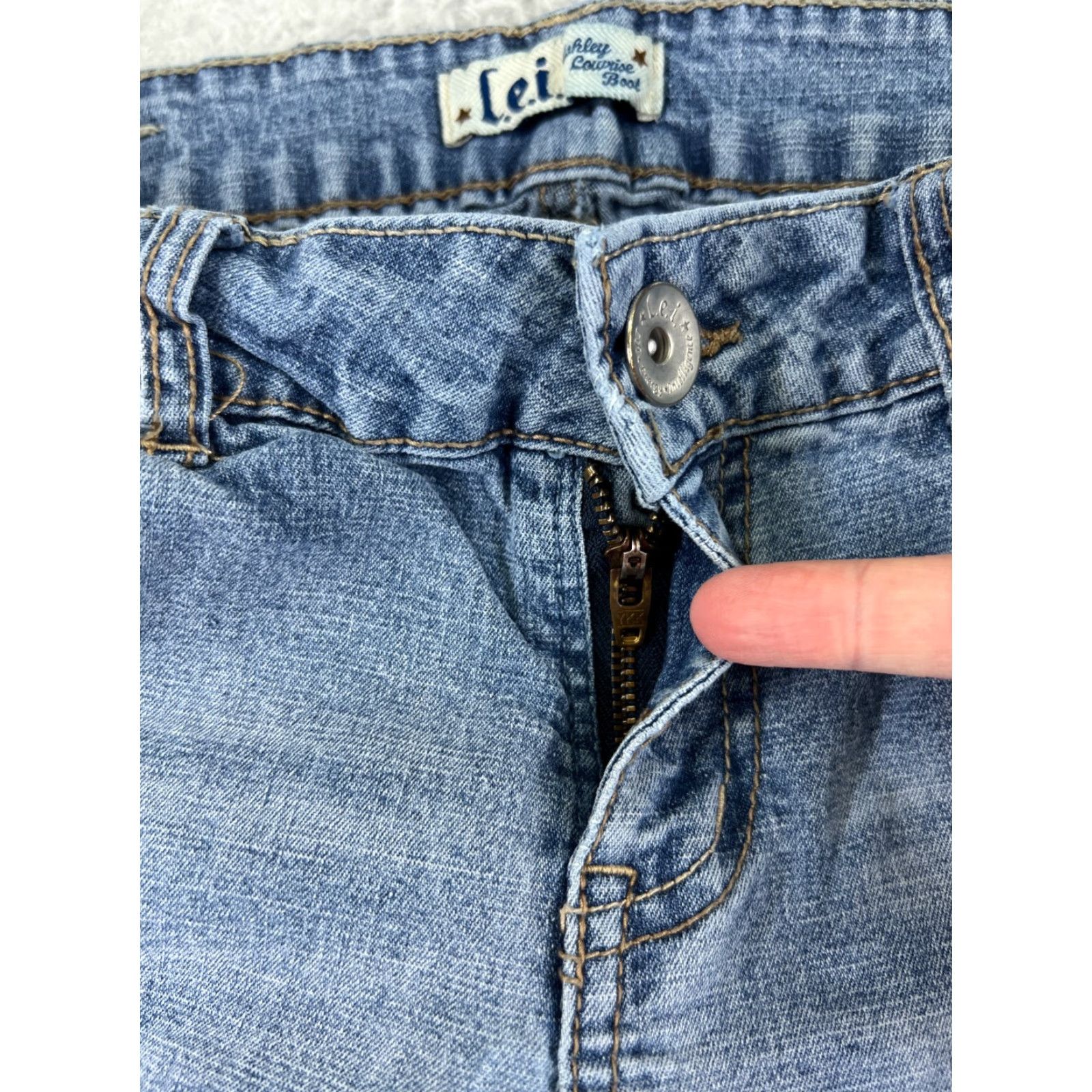 Vintage L.e.i. Jeans Junior 27x30 Blue Denim Bootcut Low Rise Embroidered Ashley Size 27" / US 4 / IT 40 - 5 Thumbnail