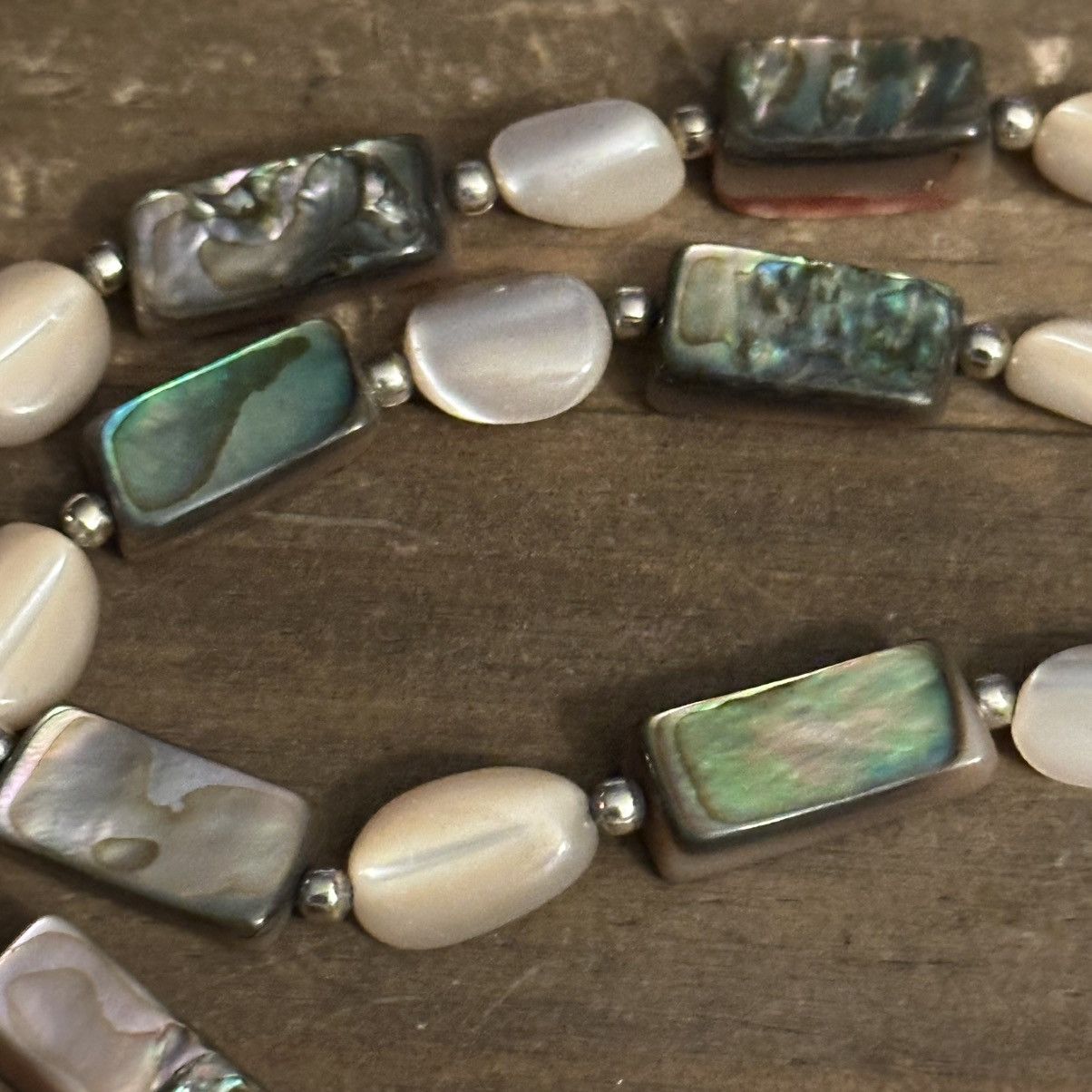 Vintage Vintage mother of pearl and abalone bead necklace Size ONE SIZE - 4 Thumbnail