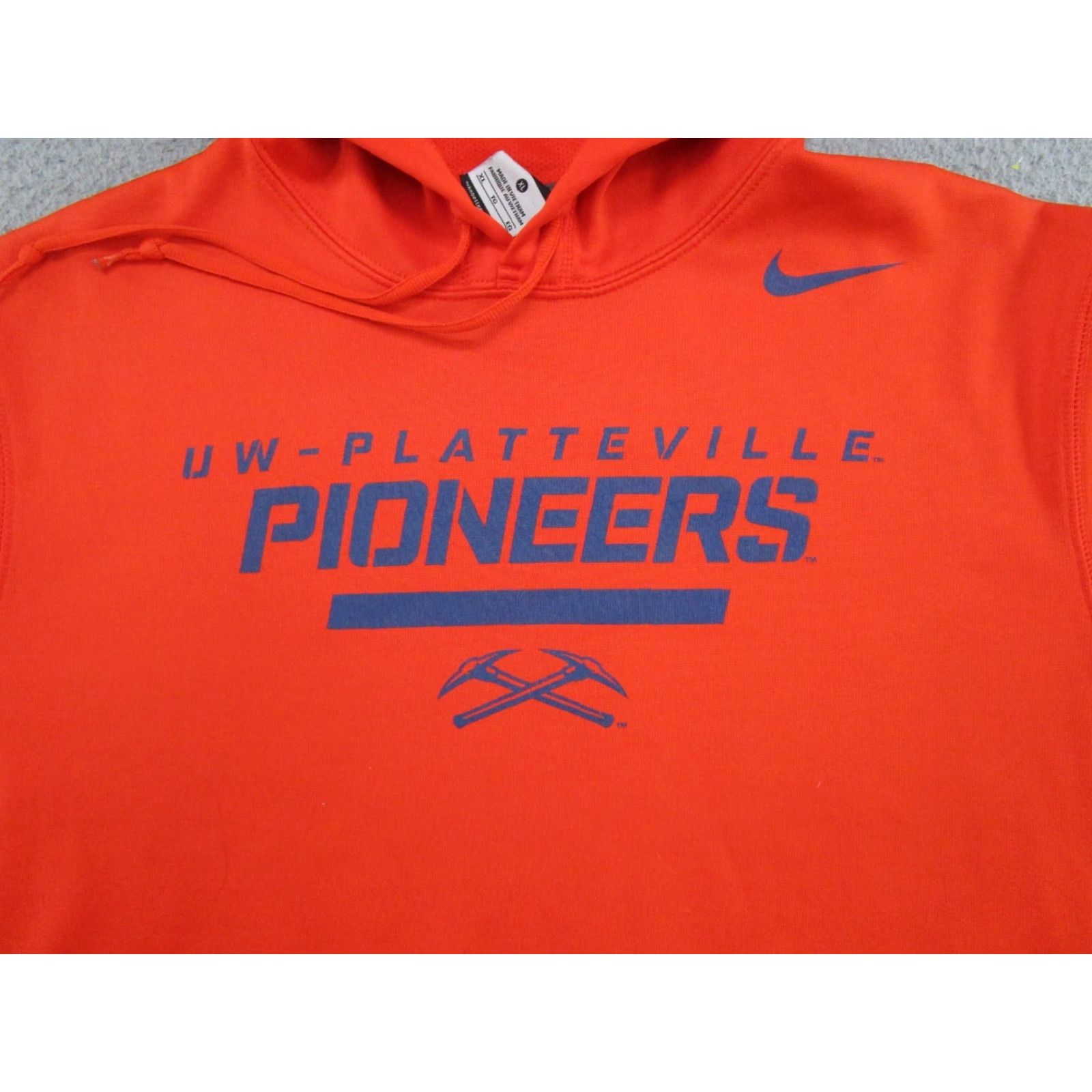 Nike Nike Therma Fit Hoodie Sweatshirt XL Men University Orange Pullover All Seasons Hooded Sports 90s Decade Size US XL / EU 56 / 4 - 2 Thumbnail