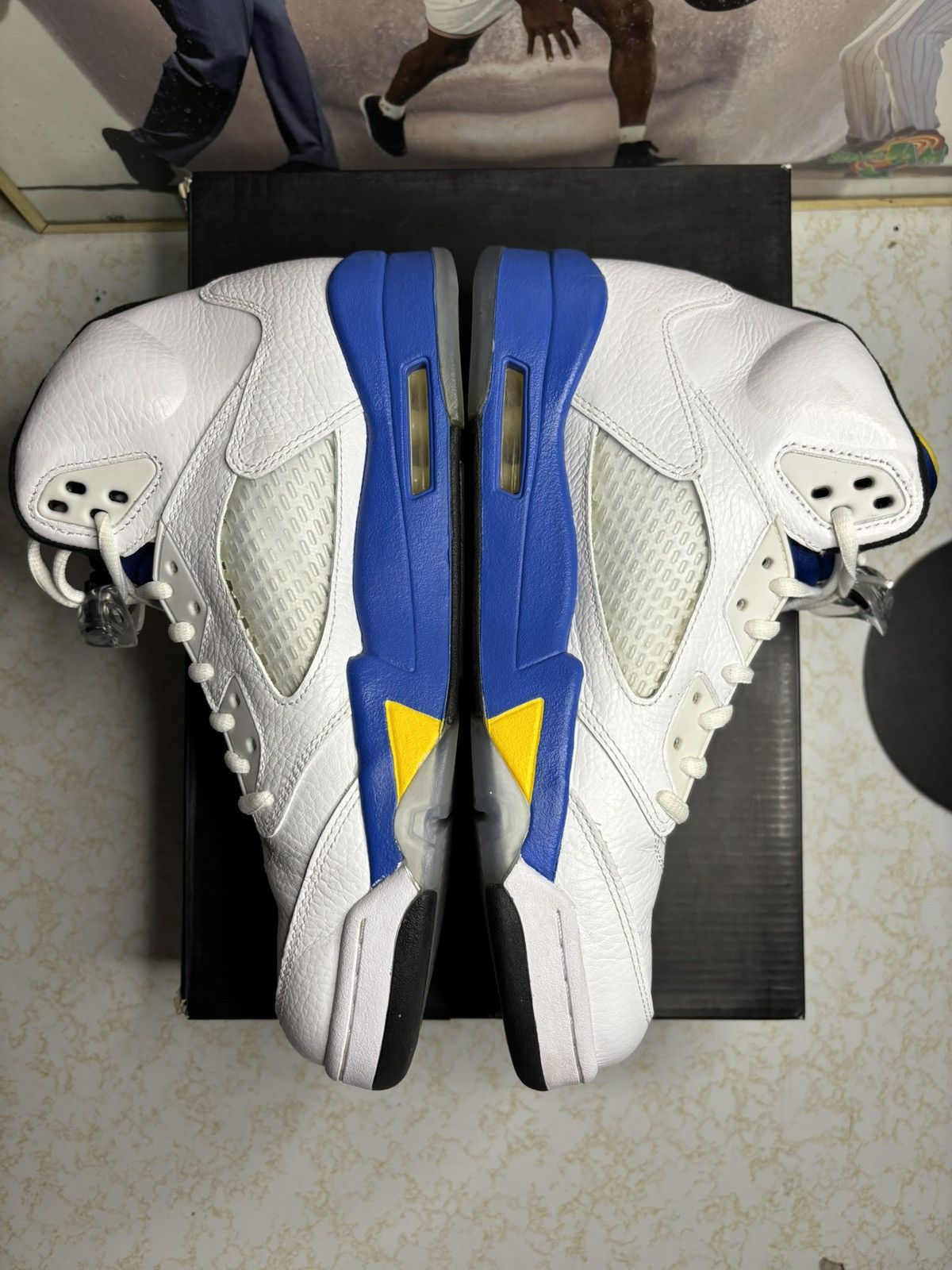 Jordan Brand Air Jordan 5 Retro laney Size US 9.5 / EU 42-43 - 3 Thumbnail