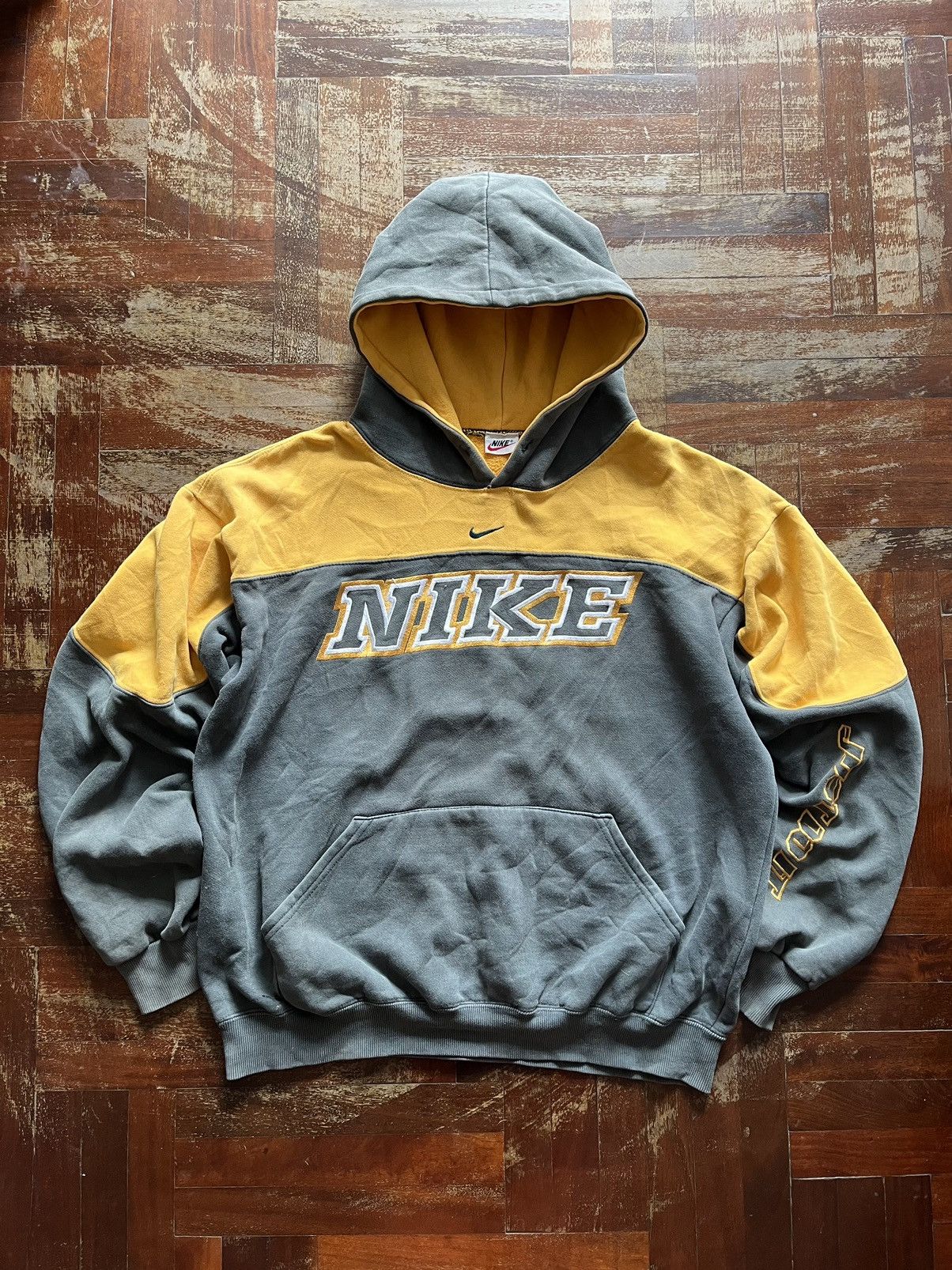 Vintage nike spellout center hoodie store