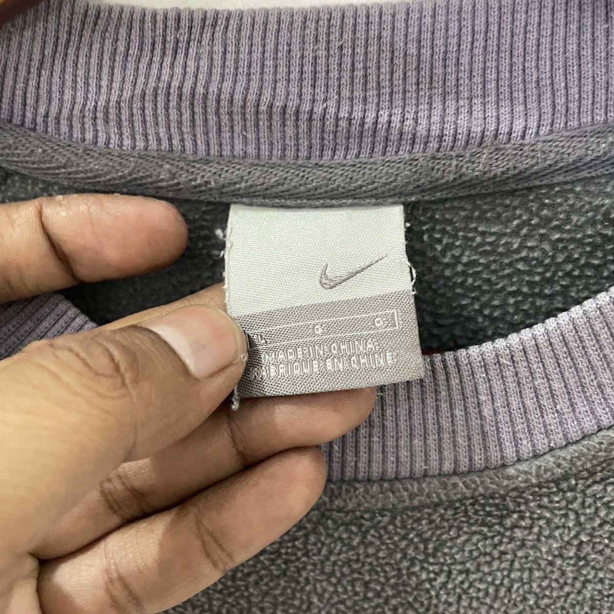 Nike Vintage Y2K Nike Small Logo Pullover Sweatshirt Size US L / EU 52-54 / 3 - 5 Thumbnail