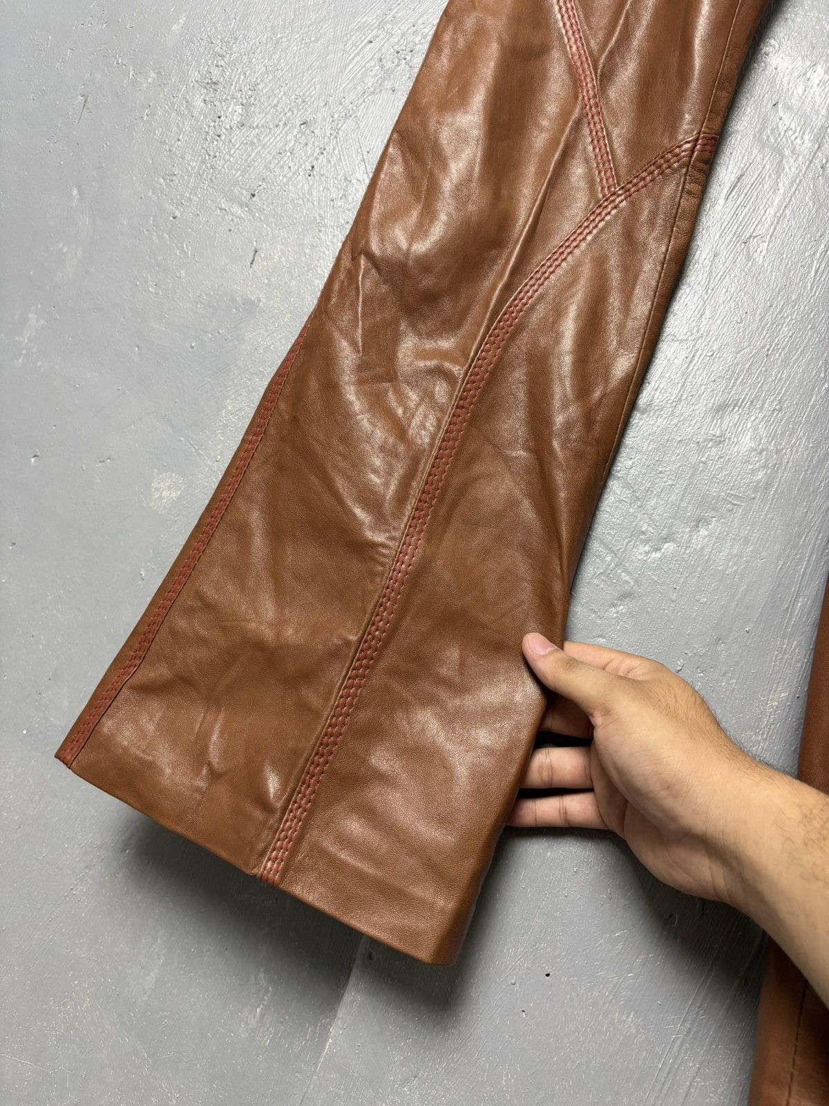 Versace RARE Y2K Versace Buckle Back Genuine Leather Flared Pants Size 28" / US 6 / IT 42 - 7 Thumbnail