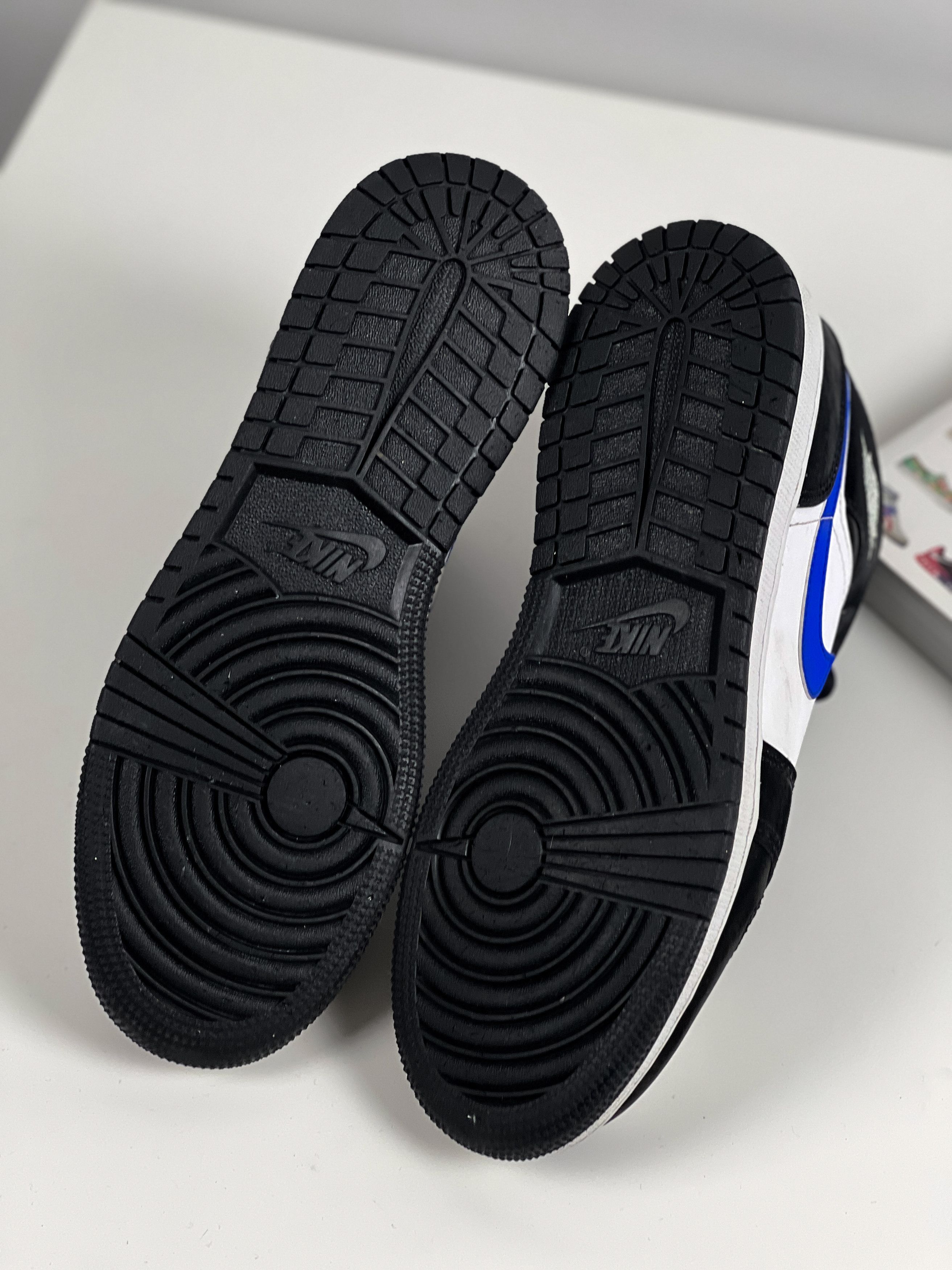 Jordan Brand Air Jordan 1 Mid GS 'Black Racer Blue' '554725-084' Size US 7 / EU 40 - 7 Thumbnail
