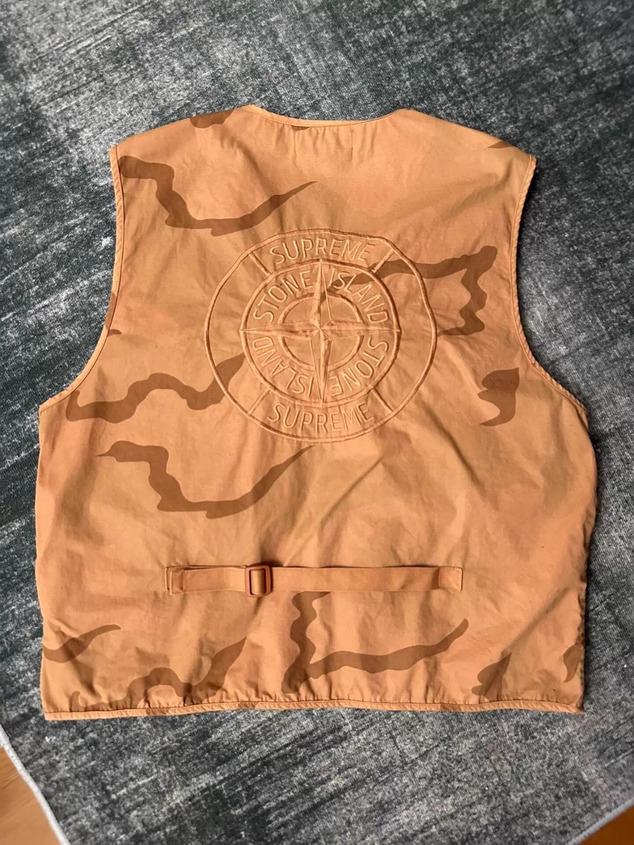 Stone Island Stone Island 19ss Supreme Multi-Pocket Desert Camo Vest L Size US L / EU 52-54 / 3 - 2 Thumbnail