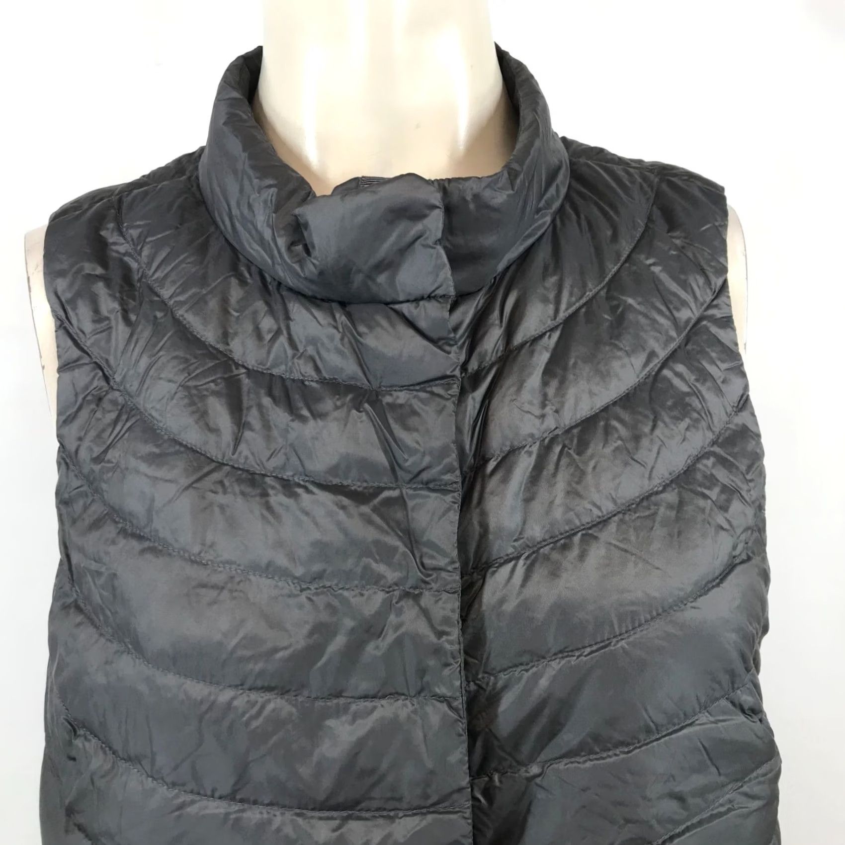 Athleta WOMENS SMALL GRAY ATHLETA VEST Quilted DOWN Front Button Up Down Filled No Pockets? Size S / US 4 / IT 40 - 2 Thumbnail