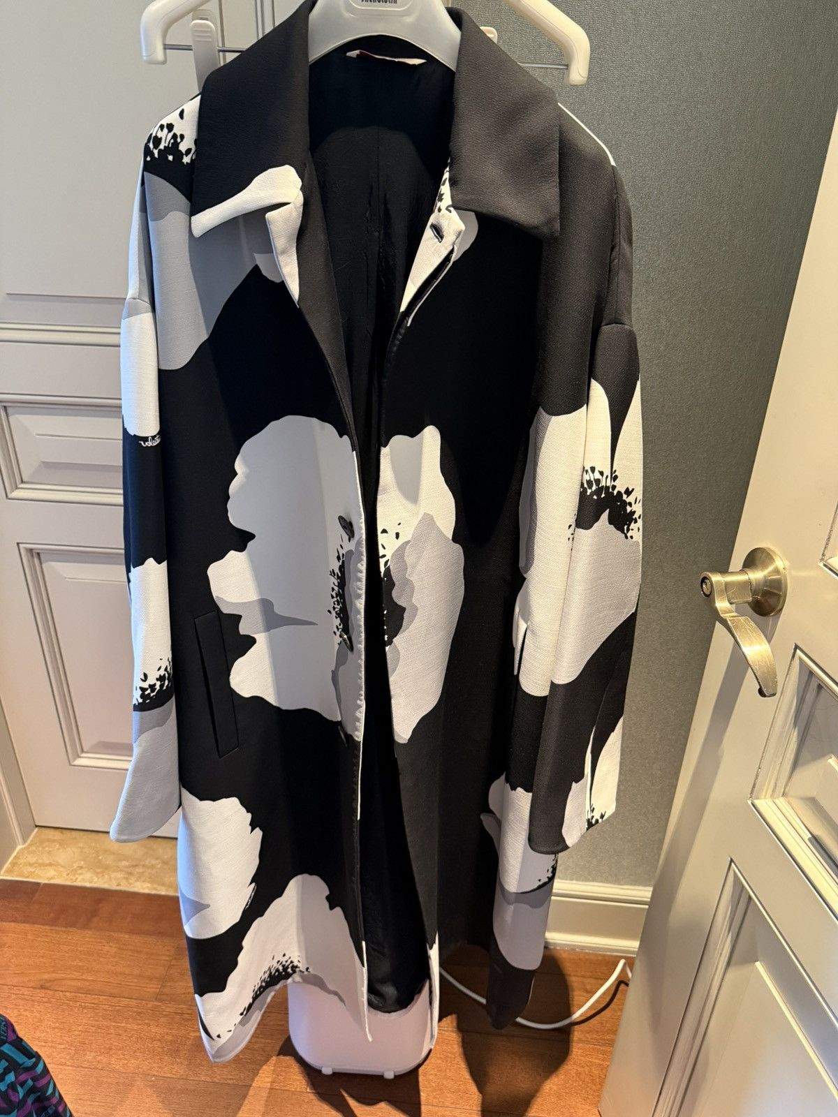Valentino Flower portrait overcoat size 46 Size US S / EU 44-46 / 1 - 3 Thumbnail