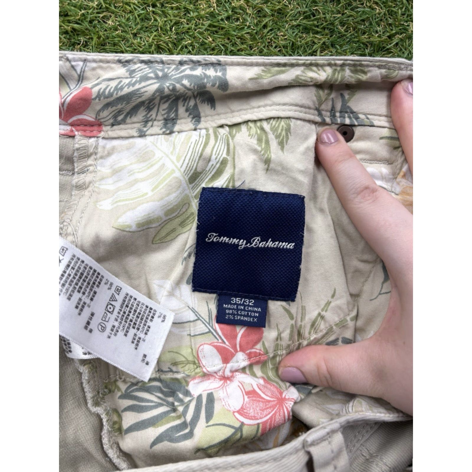Tommy Bahama VINTAGE Tommy Bahama Pants Mens 35x32 Beige Khaki Santiago Beach Relaxed Casual T115575 Size US 35 - 6 Thumbnail