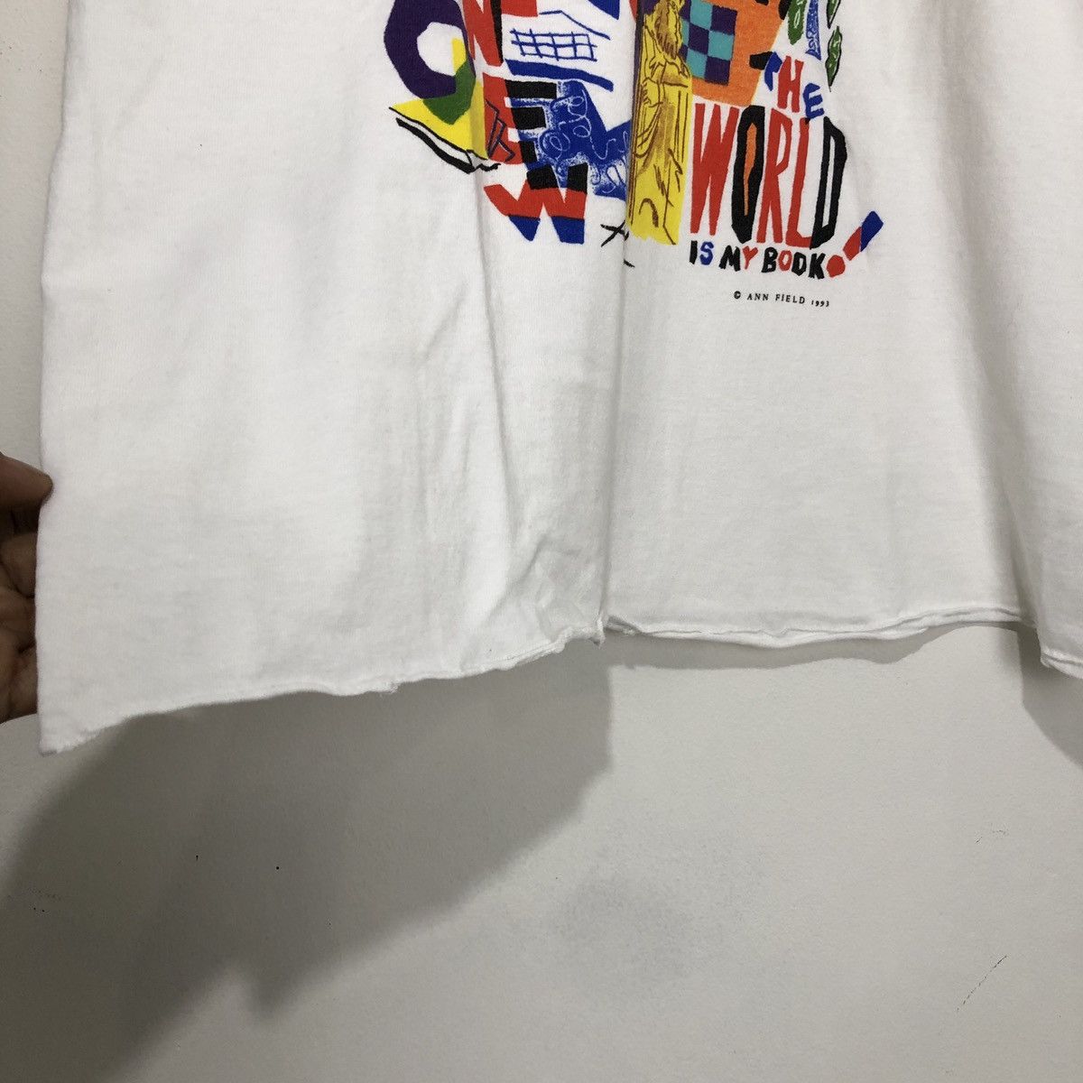 Vintage Vintage The World Is My Book Ann Field T-Shirt Size US L / EU 52-54 / 3 - 5 Thumbnail