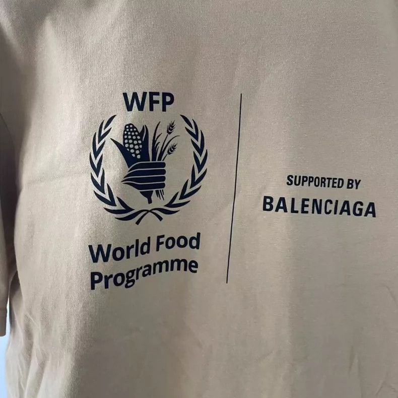 Balenciaga Balenciaga Co-branded WFP khaki print short sleeves Size US S / EU 44-46 / 1 - 3 Thumbnail