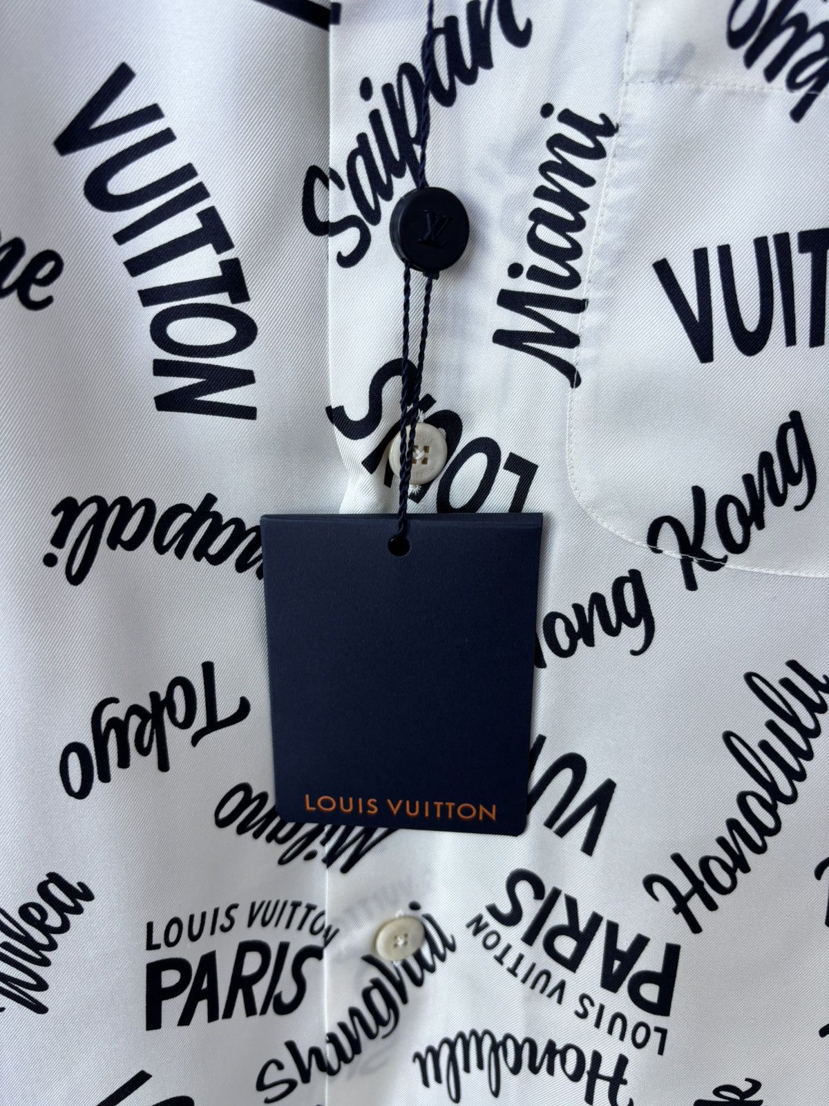 Louis Vuitton Louis Vuitton Cities Silk Shirt Size US M / EU 48-50 / 2 - 6 Thumbnail