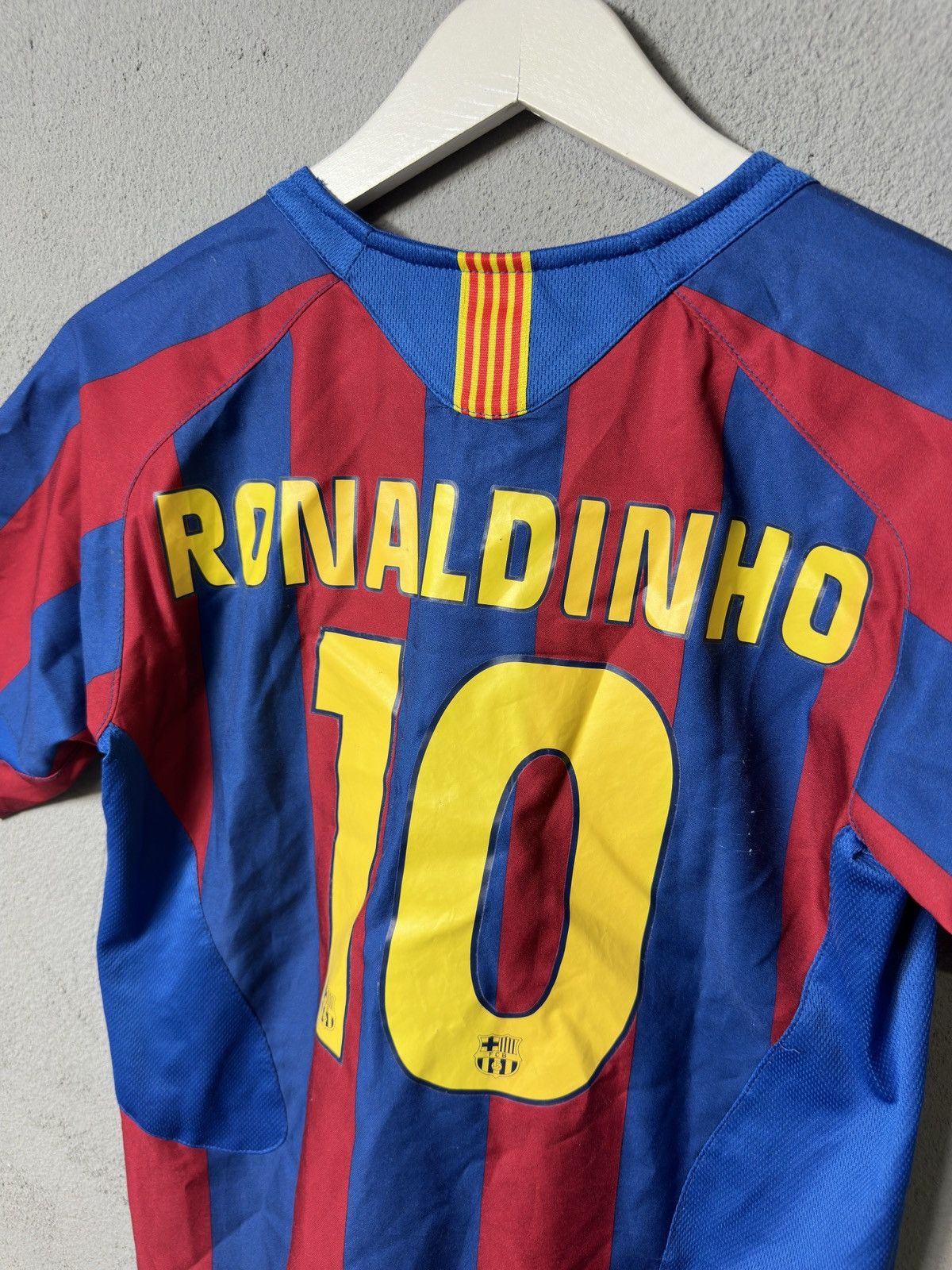 Vintage Nike FC Barcelona Ronaldinho Soccer Jersey #10