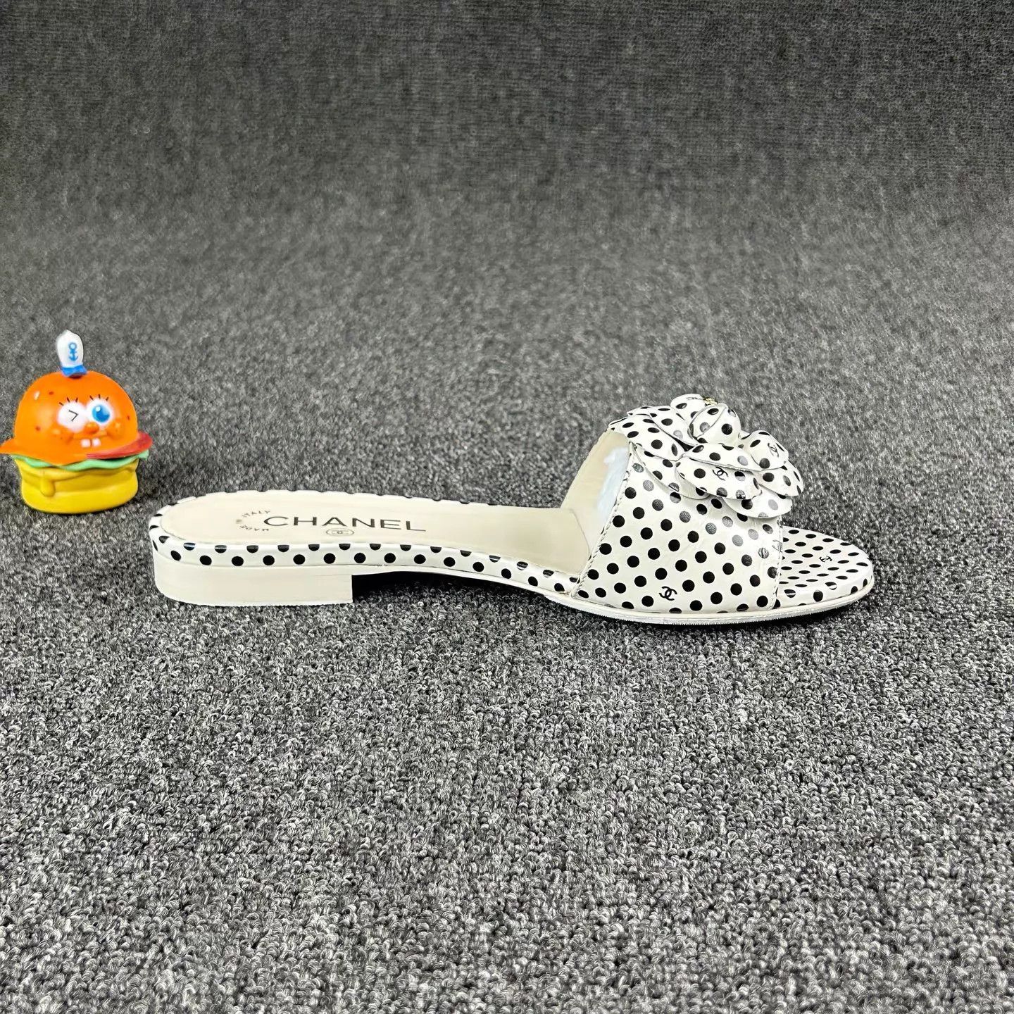 Chanel Chanel White Polka Dot Camellia Slippers 37.5 Size US 7 / IT 37 - 4 Thumbnail
