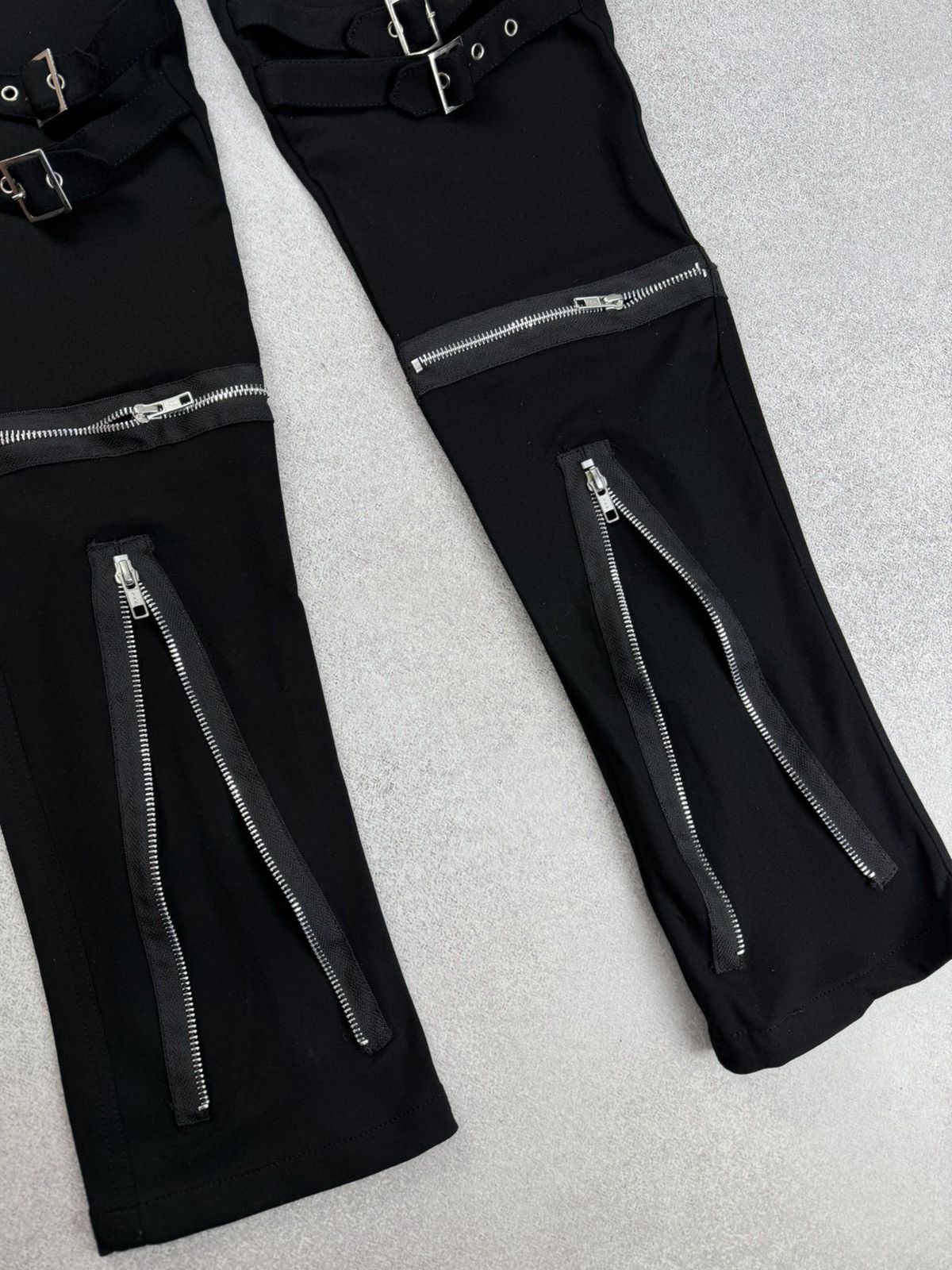 Japanese Brand Gothicana Gothic Black Buckle Zip Pants Unisex Size 30x32 Size US 30 / EU 46 - 2 Thumbnail
