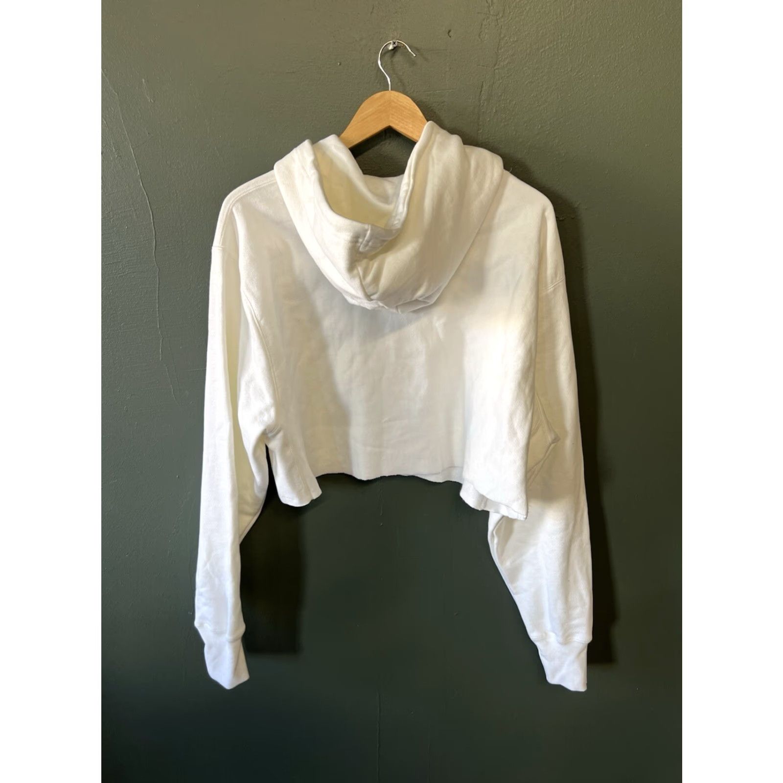 Champion Champion x AAliyah x Bumpboxx Womens White Cropped Hoodie L NWT Size Large Pullover Activewear Hoodie Womens White Cropped Hoodie NWT Size L / US 10 / IT 46 - 2 Thumbnail