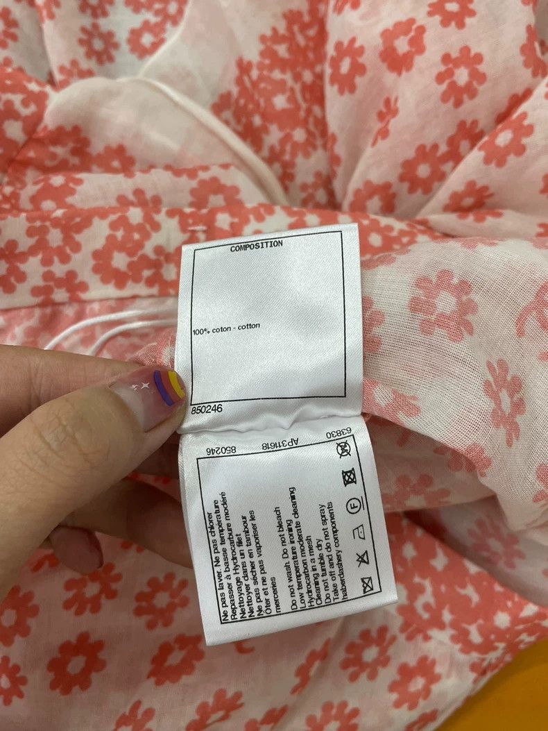 Chanel Chanel Pink daisy print skirt Size 42" / US 20 - 6 Thumbnail